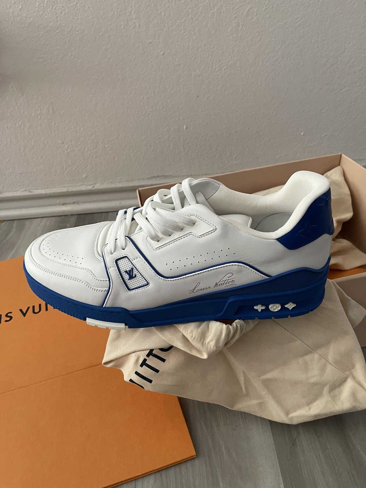 Louis Vuitton 2021 Louis Vuitton Trainer Low 'Signature - White Blue' Size US 11 / EU 44 - 6 Thumbnail