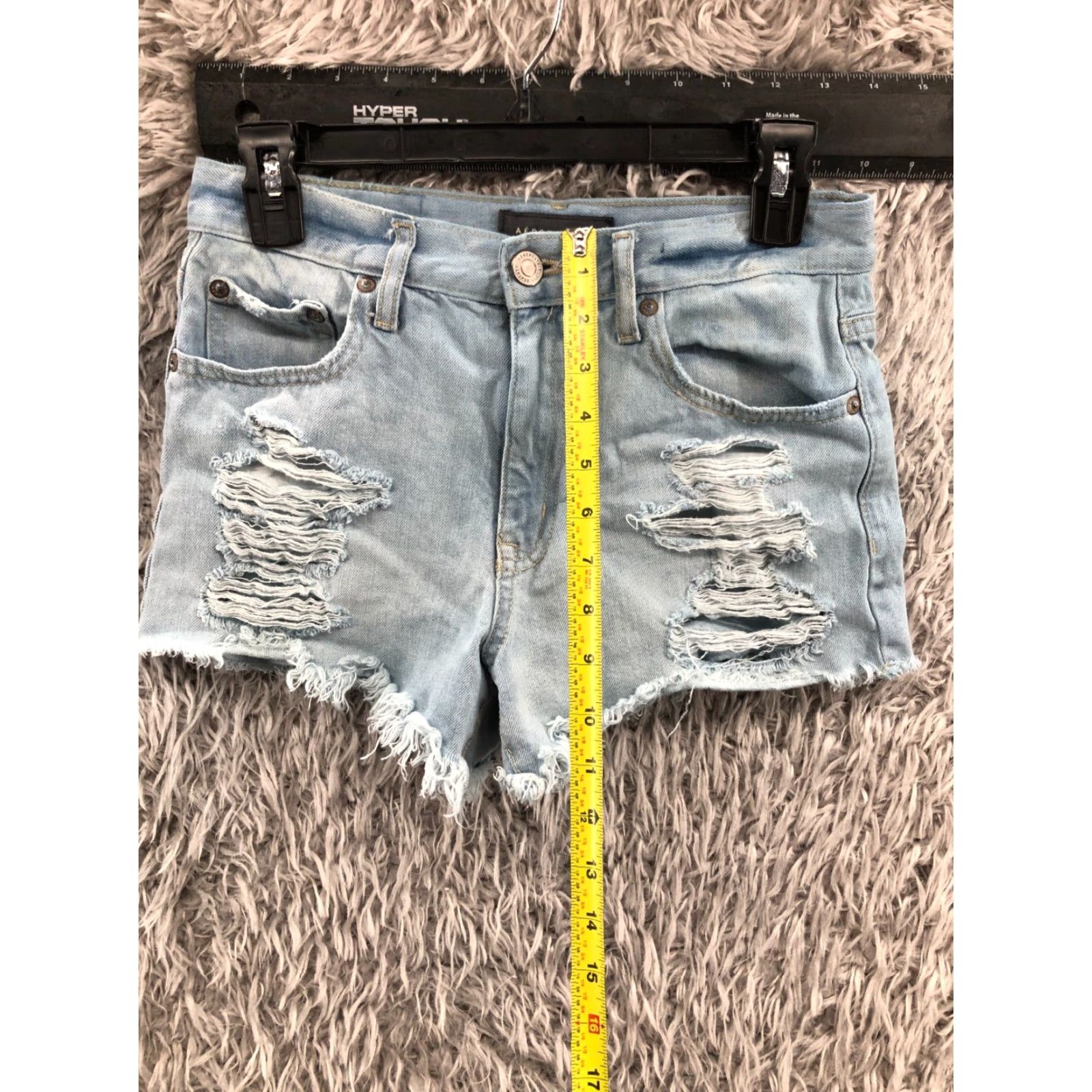 Vintage Aéropostale Cheeky Shorts Womens Size 4 Mid Rise Medium Wash Blue Denim Cotton 5-Pocket Logo Angel Pattern Solid Vintage: No Size 27" / US 4 / IT 40 - 3 Thumbnail