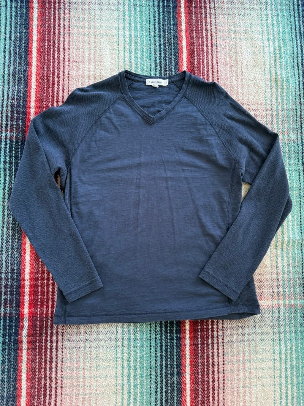 Calvin Klein Calvin Klein Thermal Sleeve V-Neck Sweater L Navy Blue Size US L / EU 52-54 / 3 - 1 Thumbnail