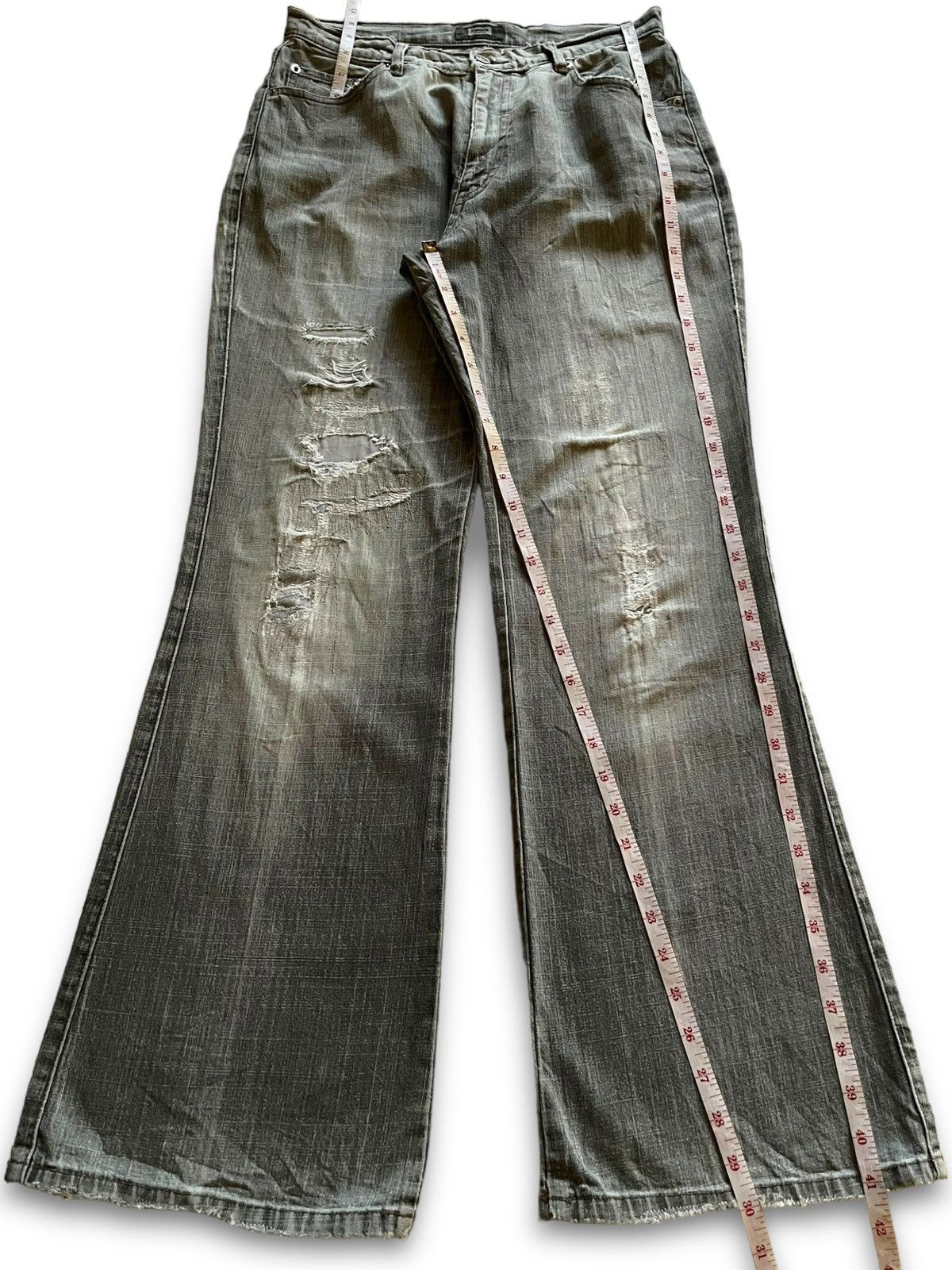 Japanese Brand Vintage Japanese Brand Distressed Grey Flare Jeans Size US 29 - 11 Thumbnail