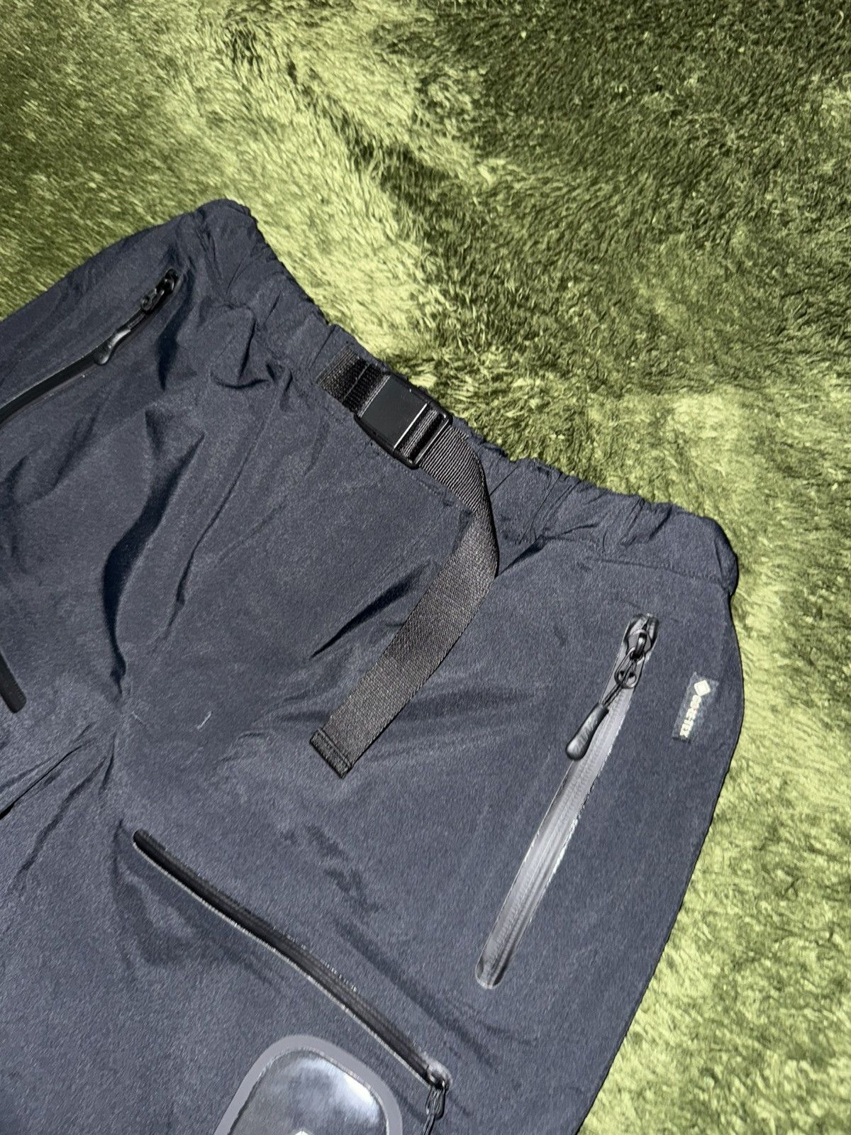 Palace [S] Palace Gore-Tex S-Tech Shorts Black 22SS Size US 32 / EU 48 - 2 Thumbnail
