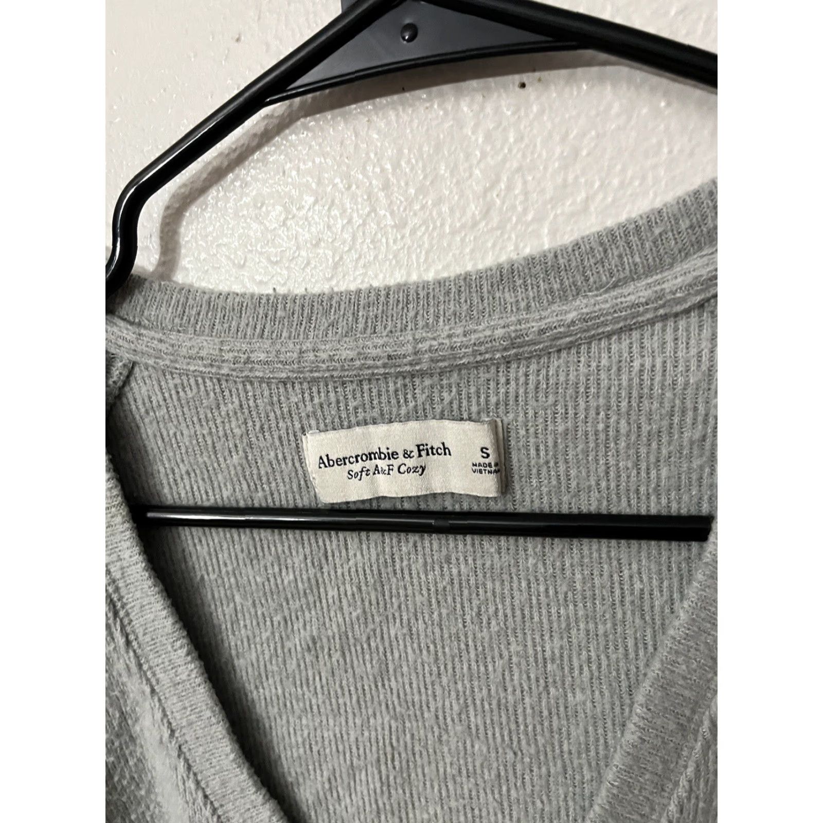 Abercrombie & Fitch Abercrombie & Fitch Womens V-Neck Sweater Gray Knit Pullover Size S Cozy Soft AF Casual Size S / US 4 / IT 40 - 2 Thumbnail