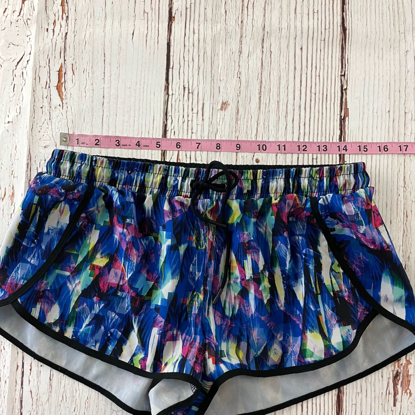 Fabletics Fabletics Shorts Athletic Women's Medium Black All Over Print Unlined Multicolor Running & Jogging Activewear Size 32" / US 10 / IT 46 - 3 Thumbnail