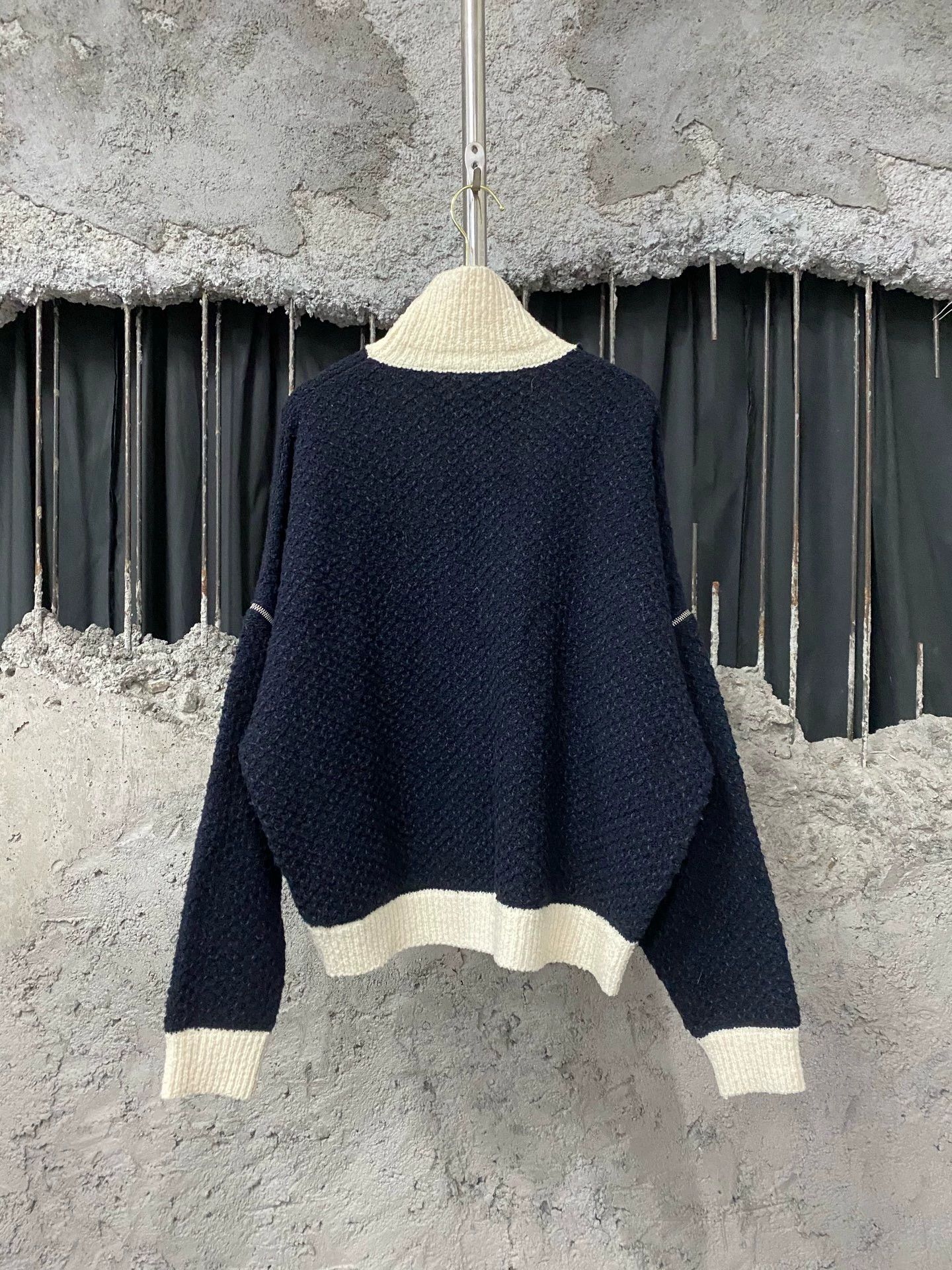 Givenchy Givenchy new xs sweater Size XS / US 0-2 / IT 36-38 - 2 Thumbnail