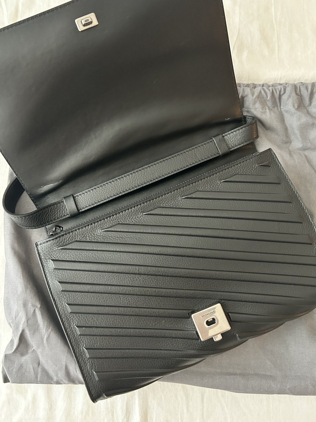 Balenciaga Balenciaga Car Flap Crossbody Bag Size ONE SIZE - 3 Thumbnail
