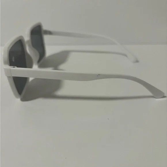 Other Chic White Square Sunglasses Size ONE SIZE - 1 Thumbnail