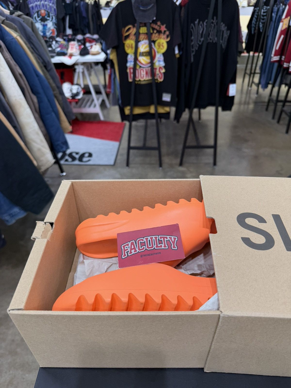Adidas Adidas Yeezy Slide Enflame Oranges Size 5 (2021) Size US 5 / EU 37 - 11 Thumbnail