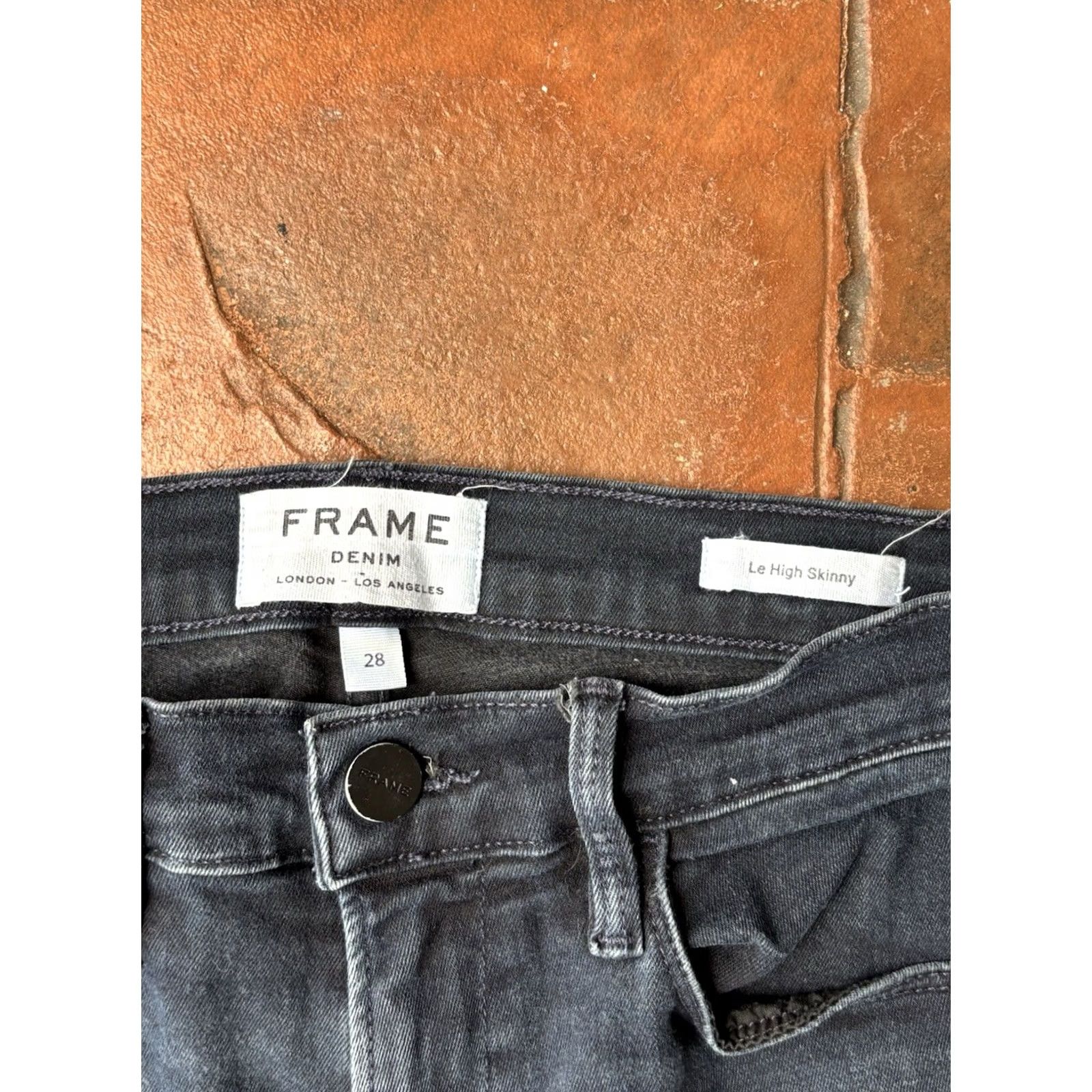 Frame FRAME Le High Skinny Raw Hem Jeans Women's 28 Black Wash Medium? Regular? Size 28 Black FRAME Le High Skinny Jeans Womens 28 Black Wash Size 28" / US 6 / IT 42 - 2 Thumbnail