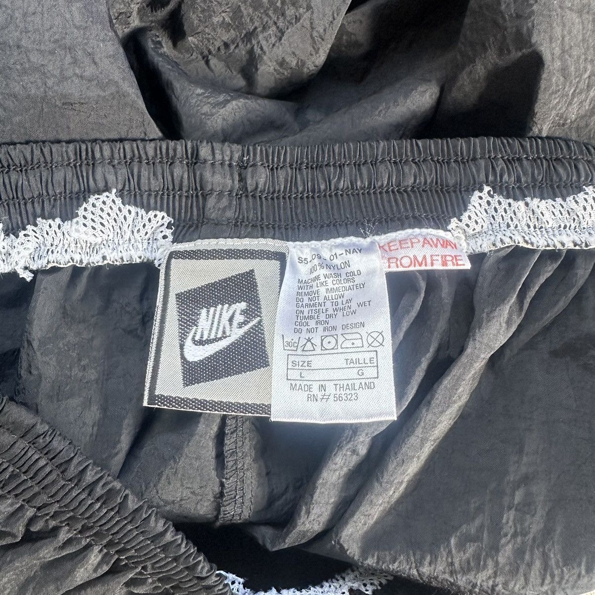 Nike × Vintage 🔥90’s VINTAGE NIKE NYLON SHORTS RARE COLOUR SIZE L🔥 Size US 34 / EU 50 - 7 Thumbnail