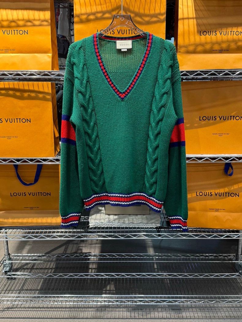Gucci Gucci Red and blue patterned V-neck sweater Size US S / EU 44-46 / 1 - 1 Thumbnail