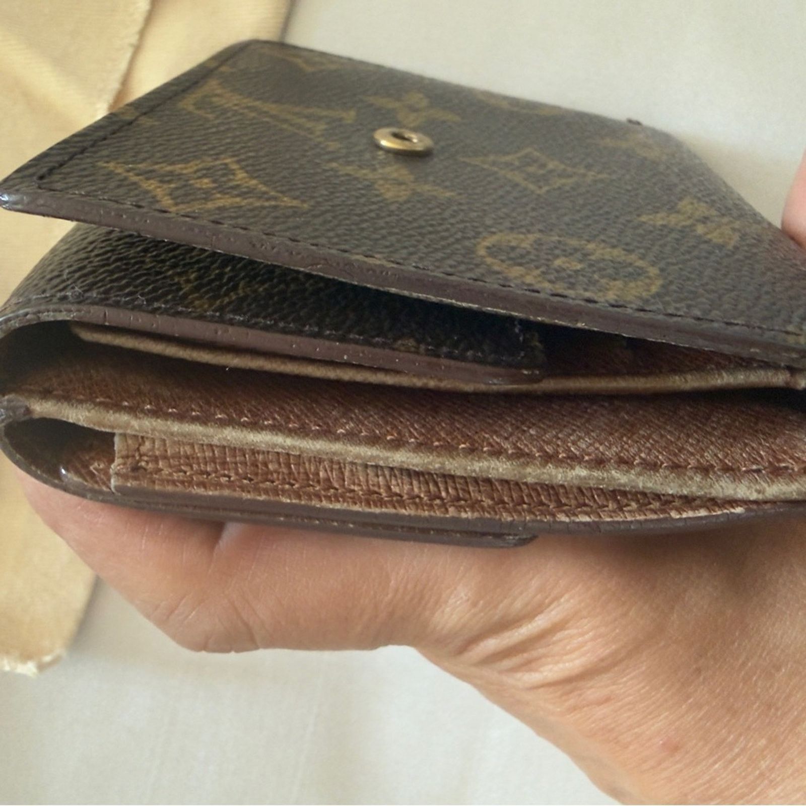 Louis Vuitton Louis Vuitton Monogram Canvas Compact Card Holder Size ONE SIZE - 9 Thumbnail