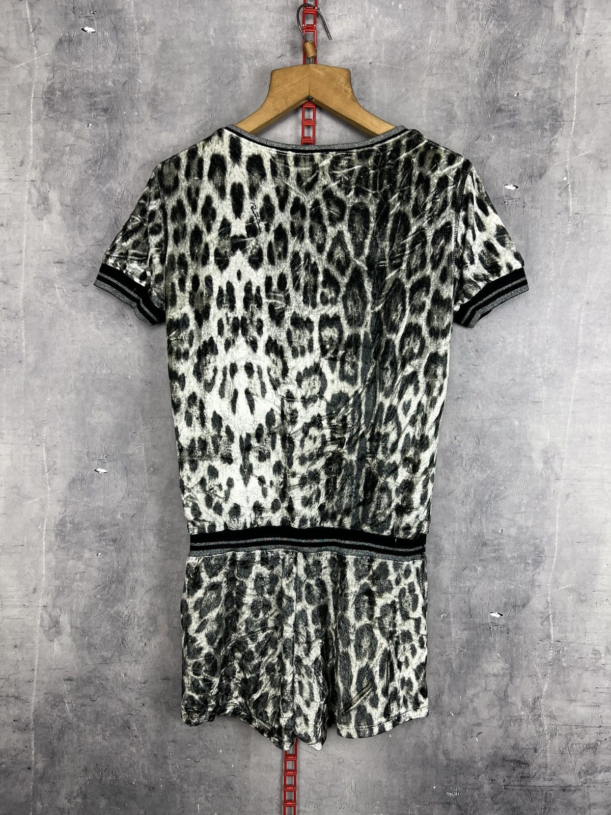 Roberto Cavalli ROBERTO CAVALLI- ANIMAL PRINT- SIGNATURE- JUMPSUIT SZ 42 Size 28" / US 6 / IT 42 - 4 Thumbnail