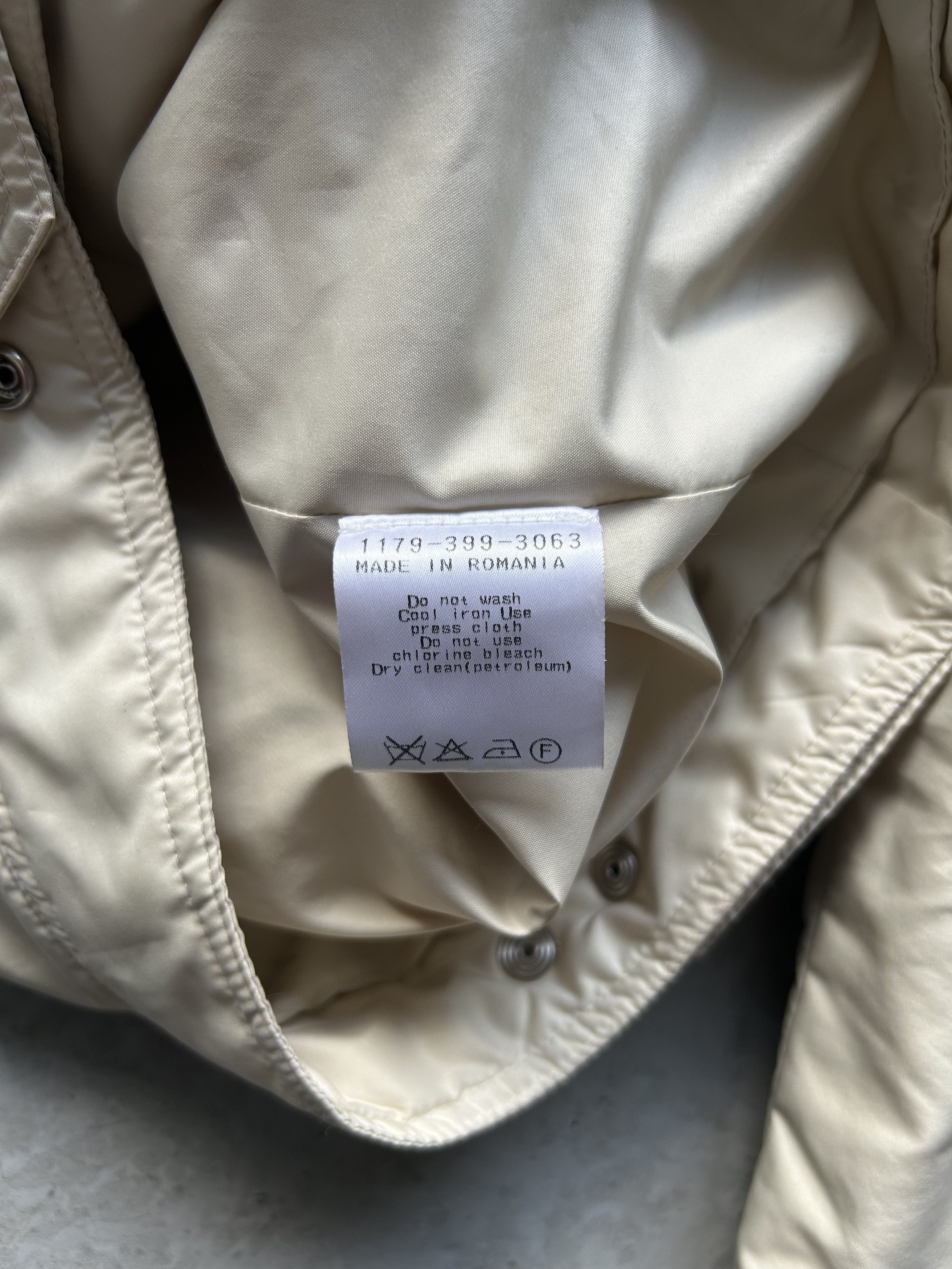 Veronique Branquinho Veronique Branquinho Cream Nylon Asymmetrical Zip Jacket Size US S / EU 44-46 / 1 - 6 Thumbnail