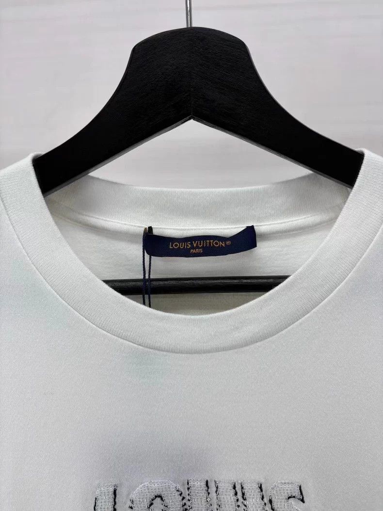 Louis Vuitton LOUIS VUITTON White beaded short sleeves 2504-Nextarrow Size US S / EU 44-46 / 1 - 4 Thumbnail