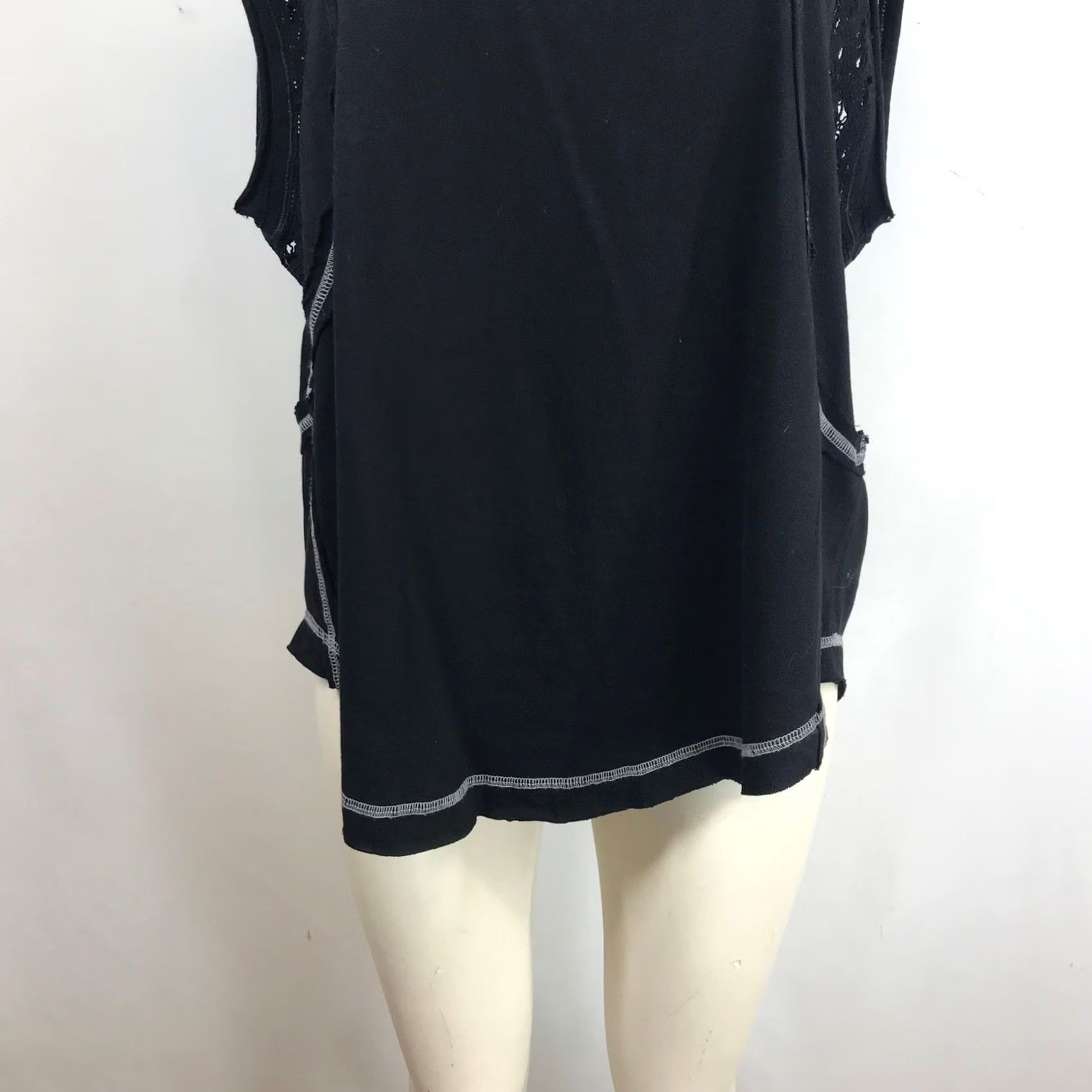 Free People Free People Black Crochet Lace Accent Muscle Tee Contrast Stitch XS Tank Women Size XS / US 0-2 / IT 36-38 - 3 Thumbnail