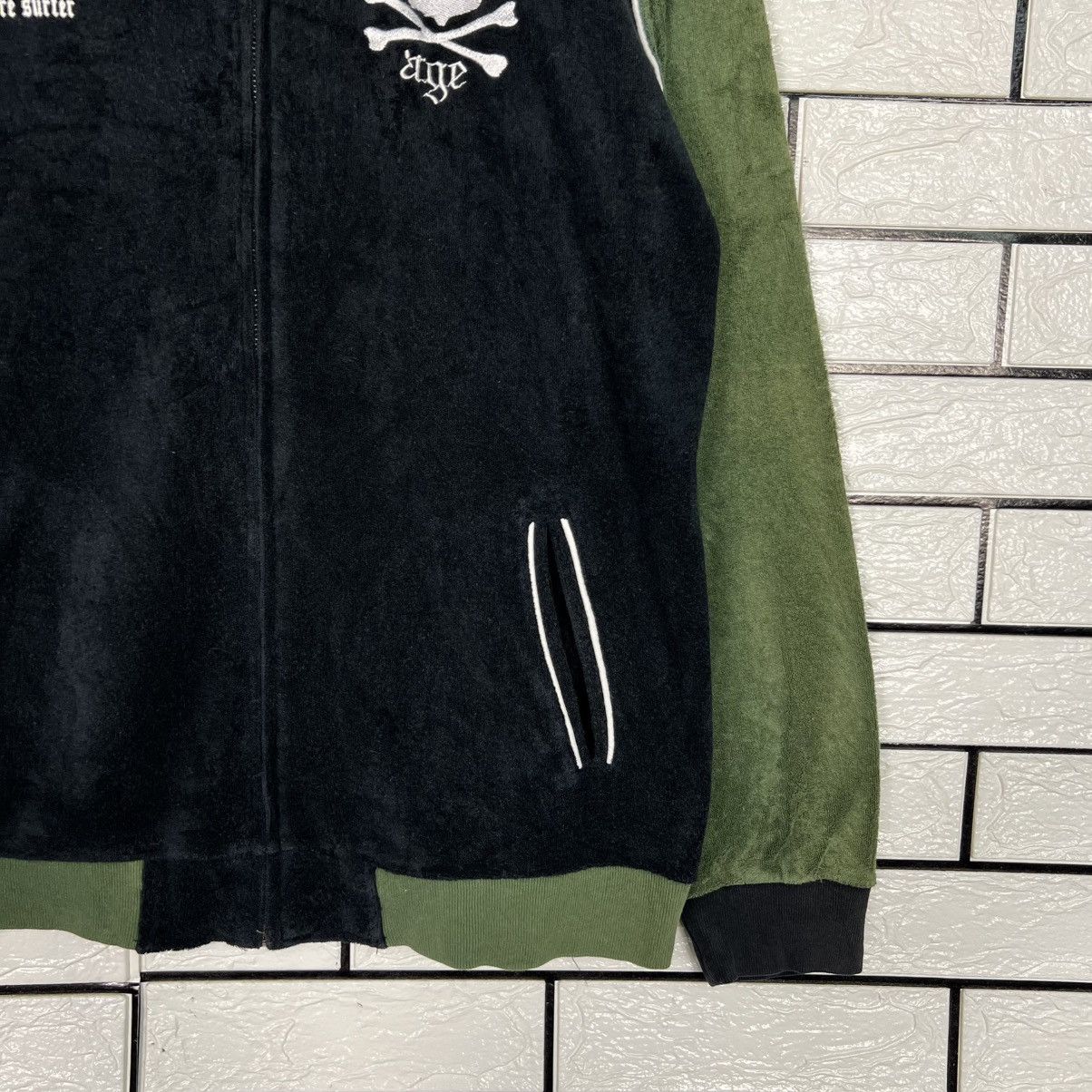 Vintage AMERICAN AND HAWAIIAN Hard Core Surfer Hoodies #4108-C187 Size US L / EU 52-54 / 3 - 11 Thumbnail