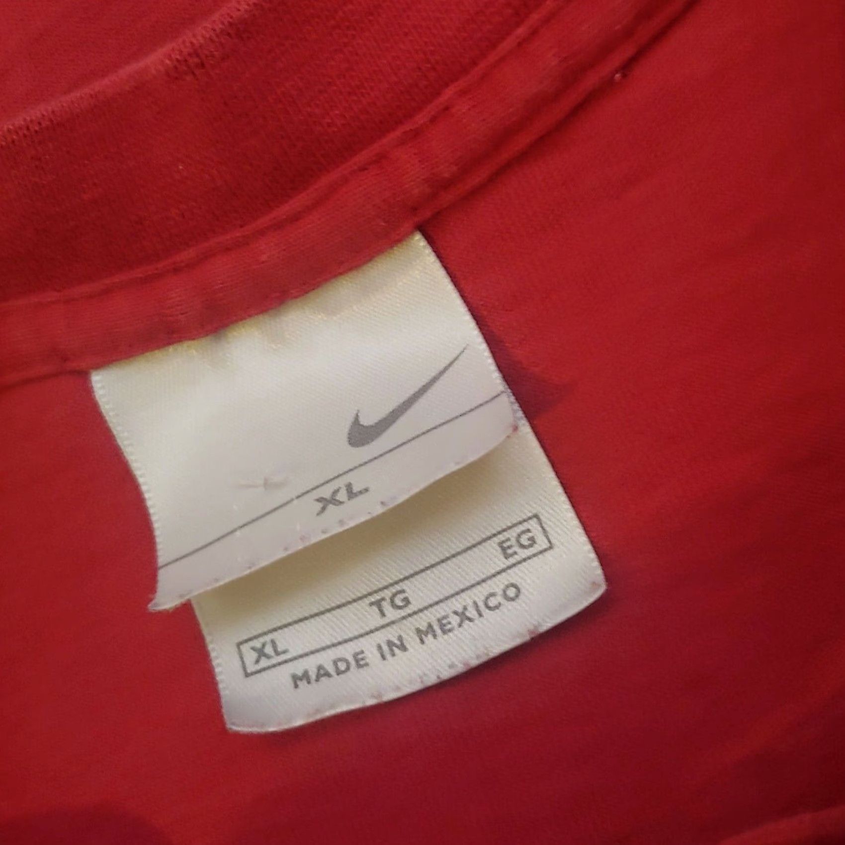 Nike Nike Shirt Men XL Long Sleeve Cotton Red Center Swoosh Athletic RN#56323 Size US XL / EU 56 / 4 - 4 Thumbnail