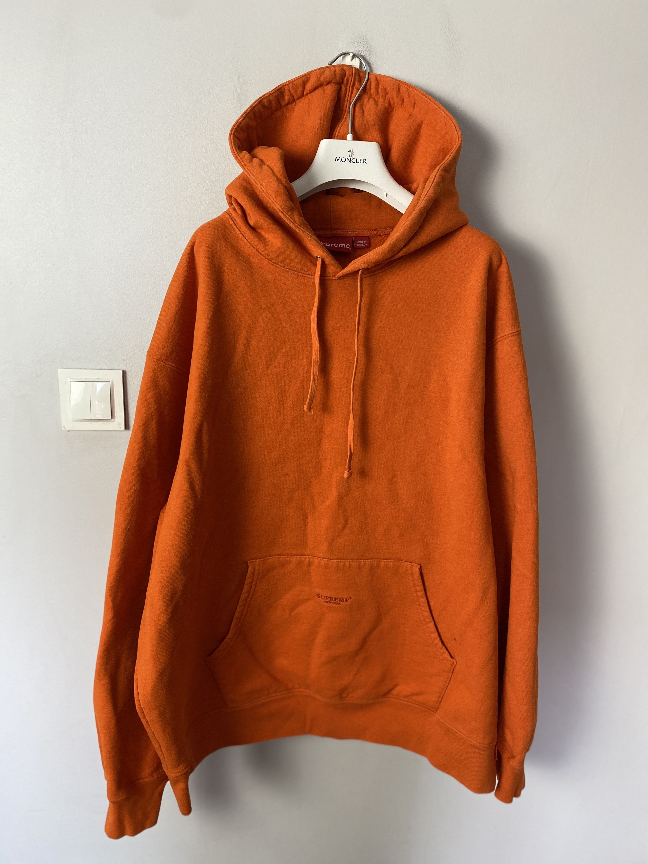Supreme center logo pocket hoodie heavy