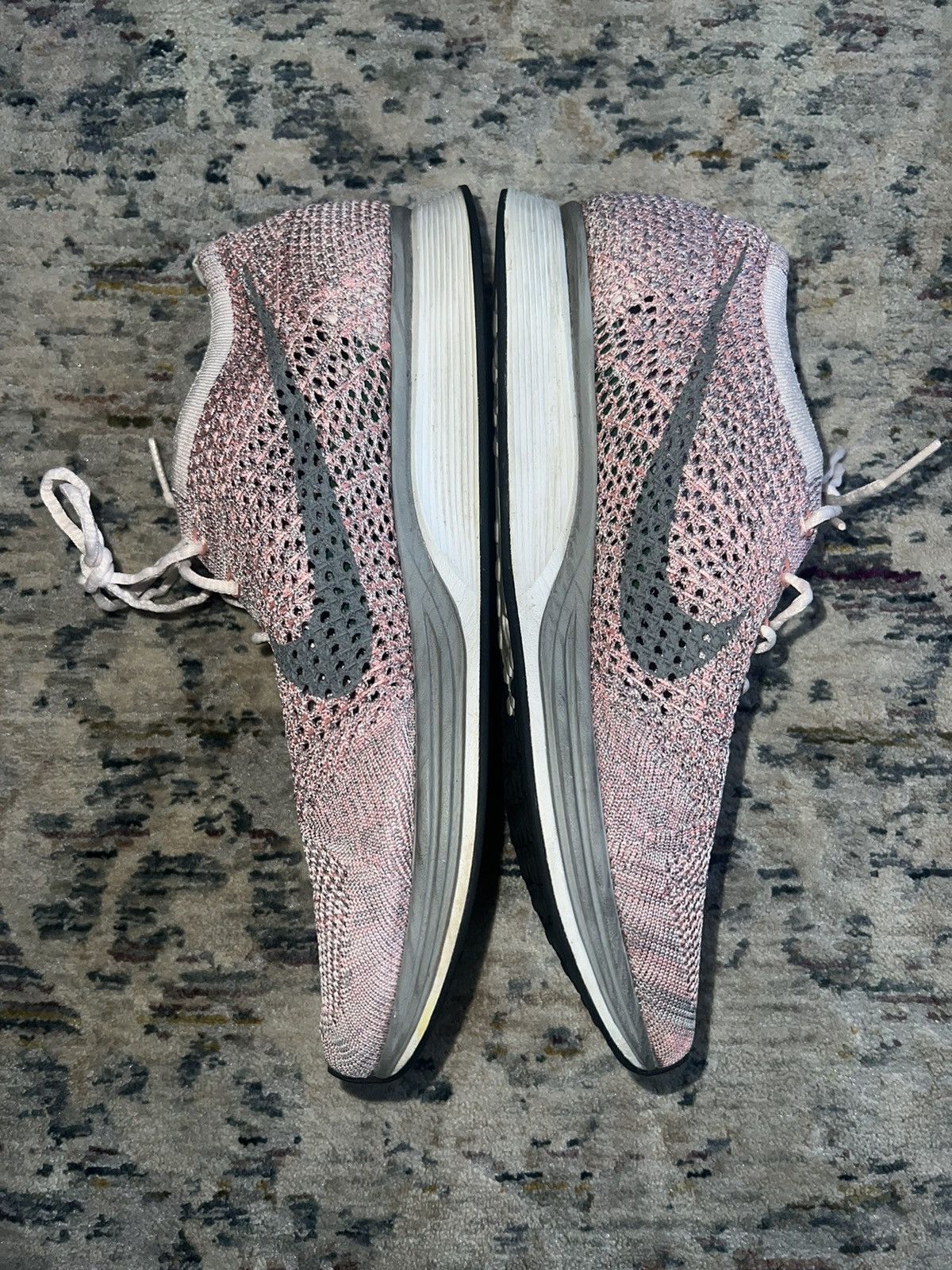 Nike 2017 Nike Flyknit Racer Strawberry Sz 9.5 Size US 9.5 / EU 42-43 - 2 Thumbnail