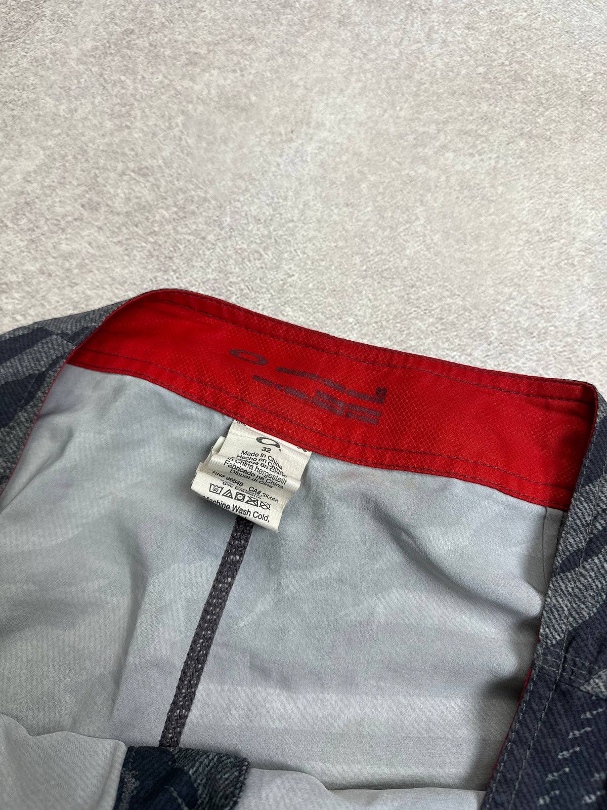 Oakley Vintage Oakley Software Swimming Shorts All Over Print 32 Size US 32 / EU 48 - 5 Thumbnail