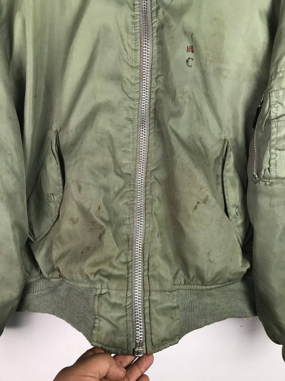 Vintage Vintage Sun Faded MA-1 Distressed Bomber Jacket Size US L / EU 52-54 / 3 - 8 Thumbnail