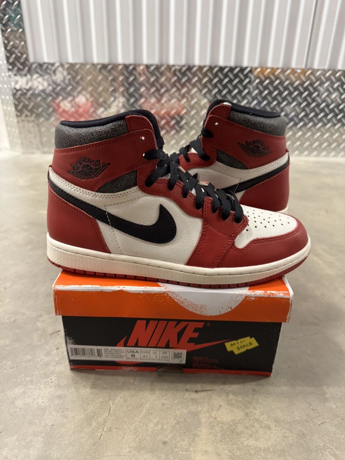 Jordan 1 Retro High OG Chicago Lost and Found Size 8