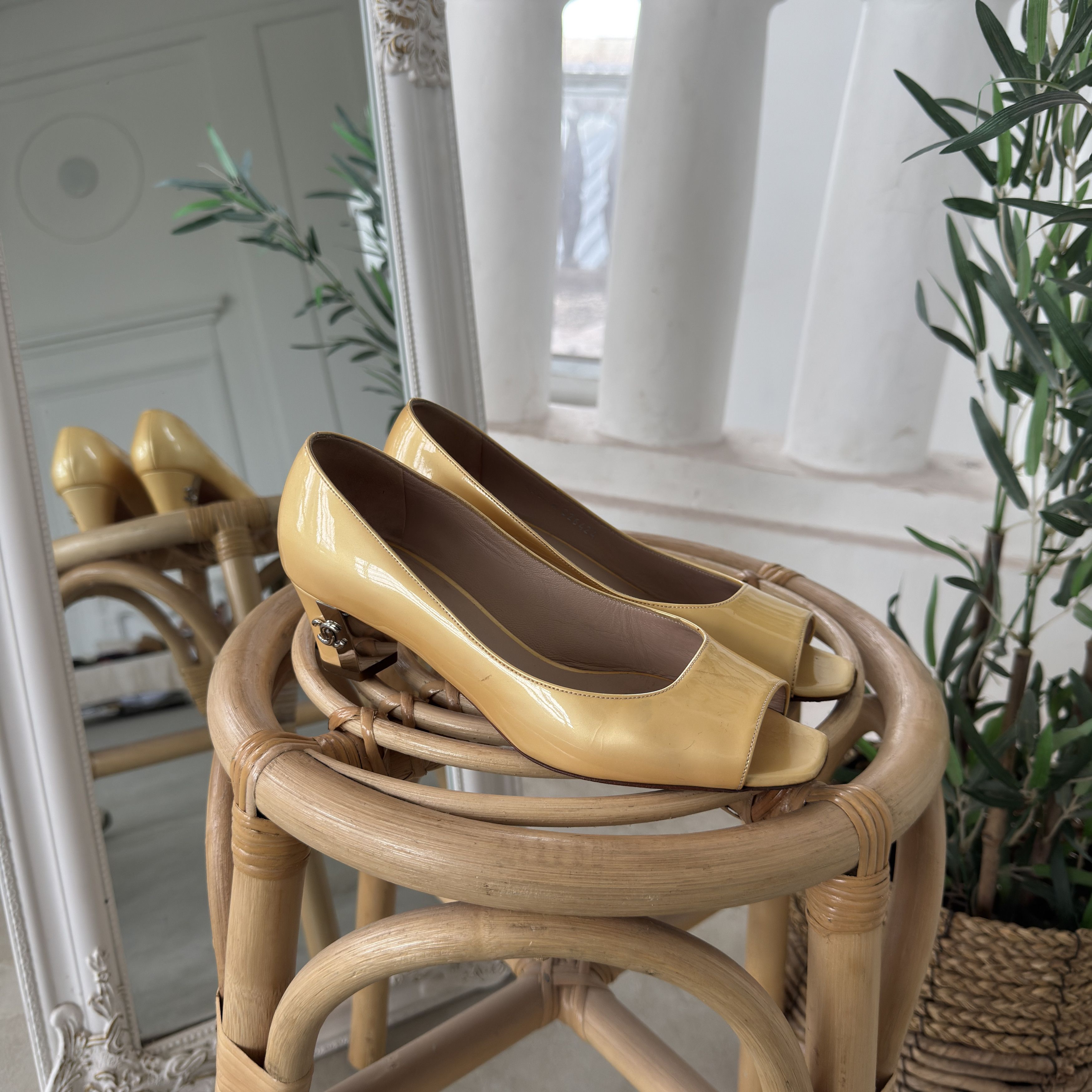 Chanel Chanel Yellow Patent Leather Peep Toe CC Logo Heels EU 38 Size US 8 / IT 38 - 4 Thumbnail
