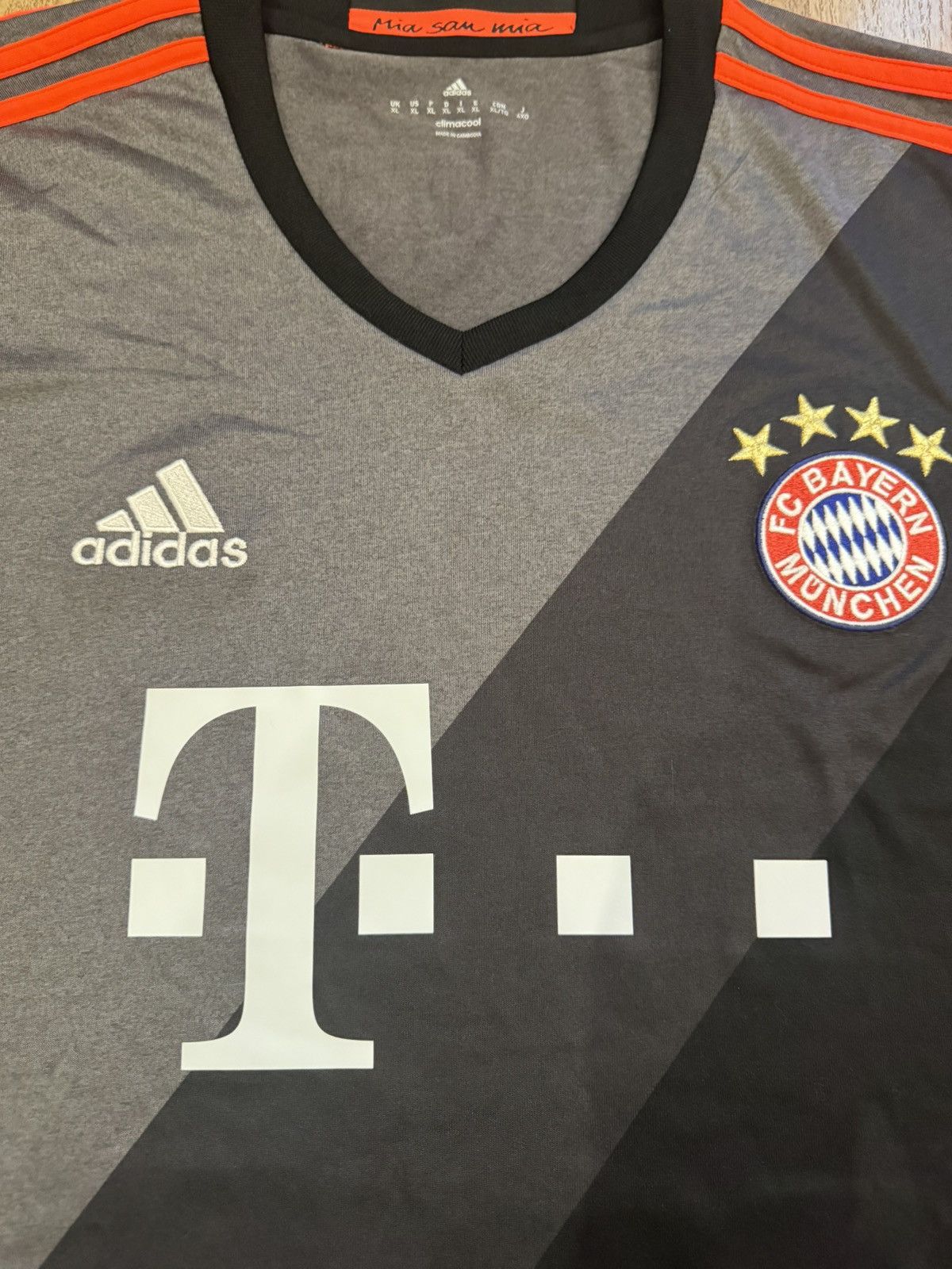 Adidas BAYERN MUNICH 2016 2017 AWAY FOOTBALL SHIRT ADIDAS SIZE XL Size US XL / EU 56 / 4 - 5 Thumbnail