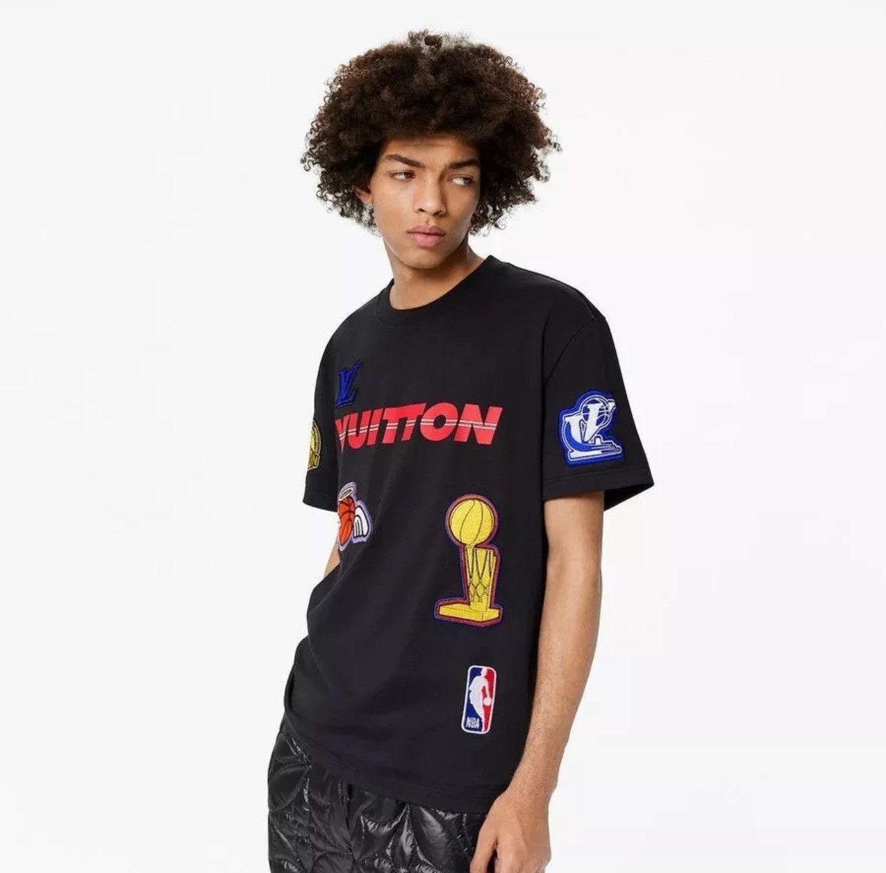 Louis Vuitton × NBA LOUIS VUITTON x NBA PRINT & EMB MULTI LOGO T - SMALL Size US S / EU 44-46 / 1 - 1 Thumbnail