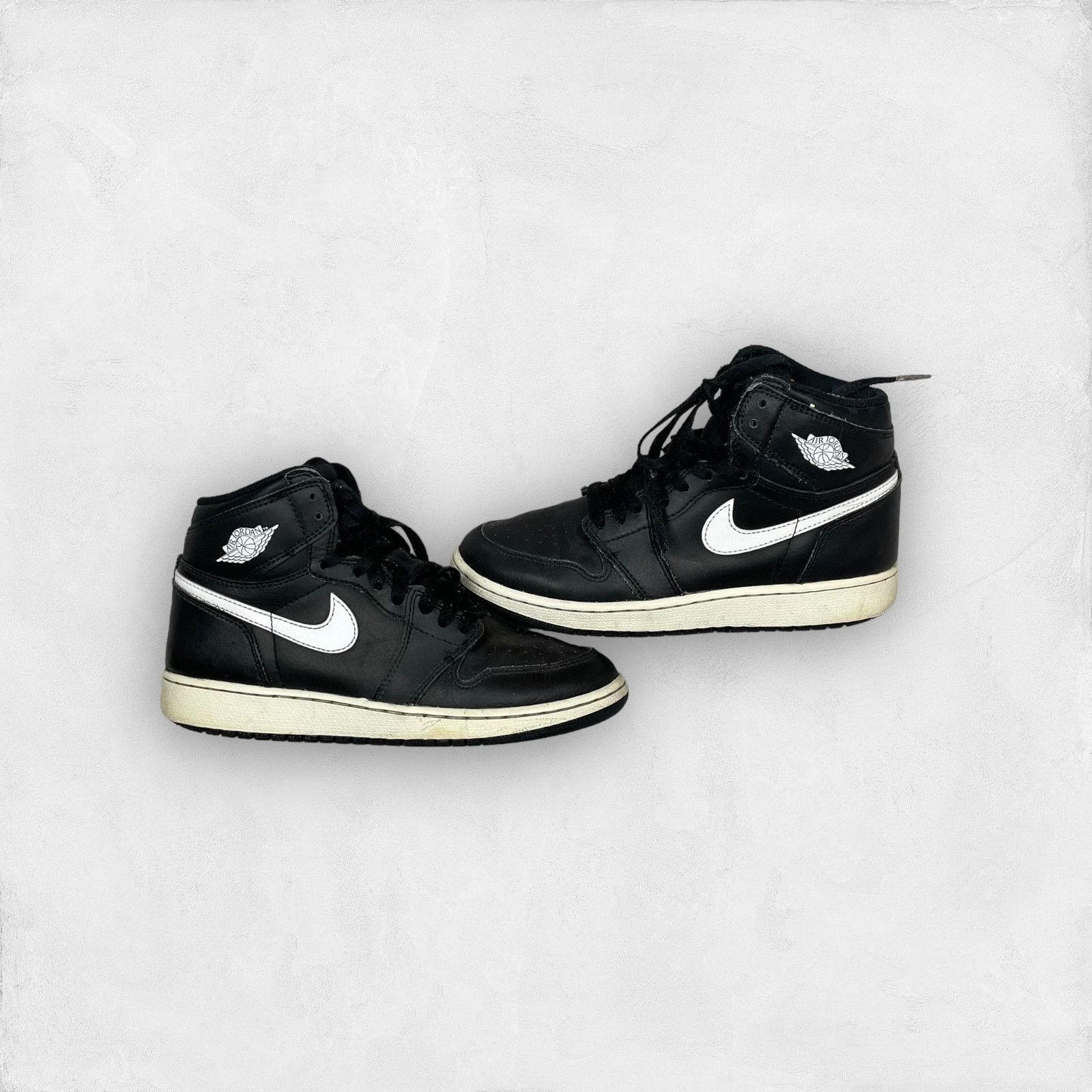Nike Nike Air Jordan 1 Retro High OG BG 575441-011 Black Shoes 5 Size US 5 / EU 37 - 1 Thumbnail