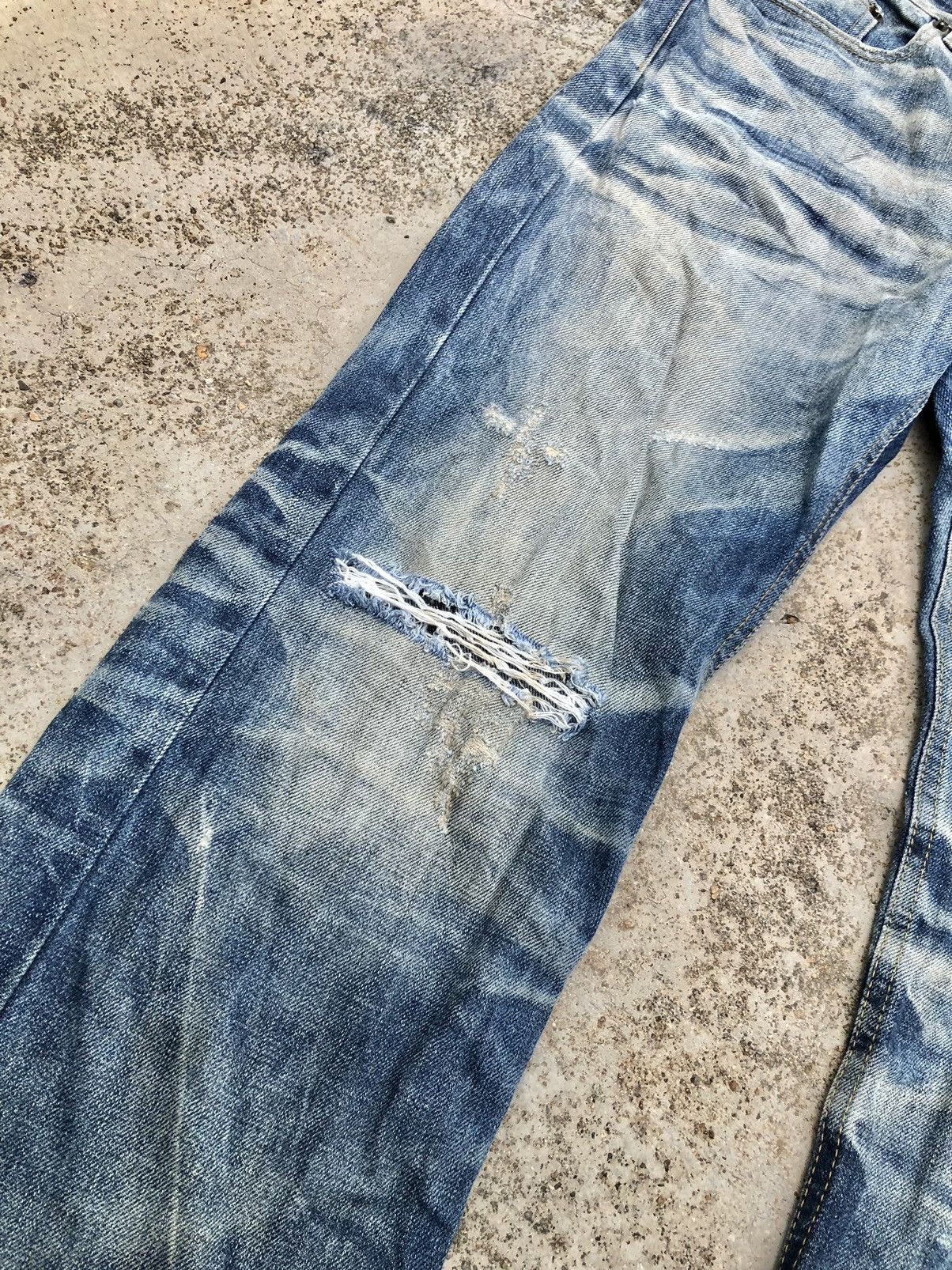 WASHED BLUE DISTRESSED 4CHA1 JEANS