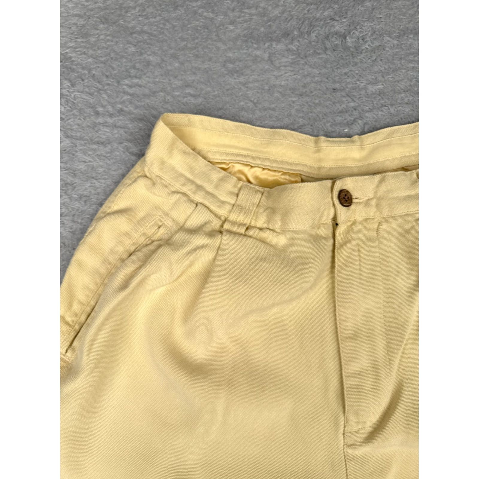 Tommy Bahama VINTAGE Tommy Bahama Women’s Shorts Bermuda 10 Yellow Silk Pockets Beach Vacation Travel Size 32" / US 10 / IT 46 - 4 Thumbnail
