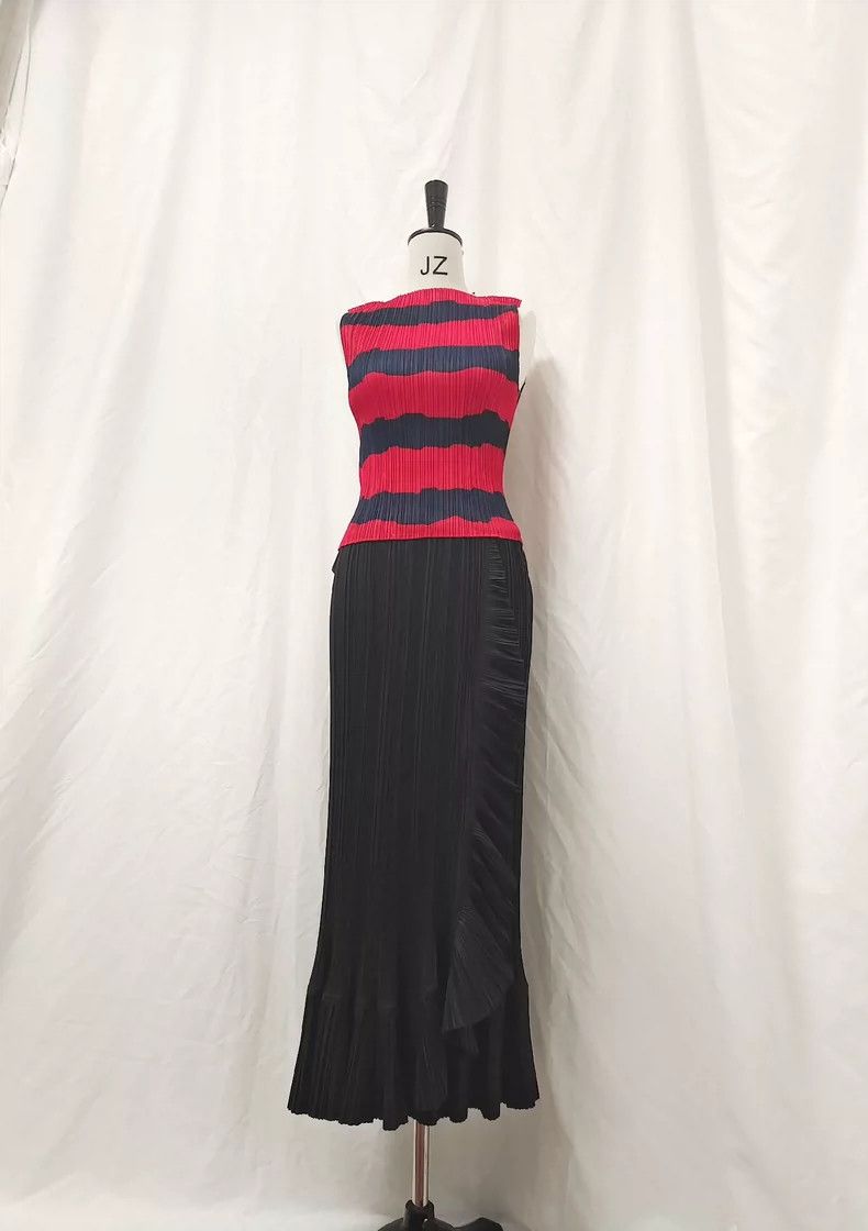 Issey Miyake Issey Miyake size:3 Black vintage one-piece petal skirt Size 22" - 1 Thumbnail
