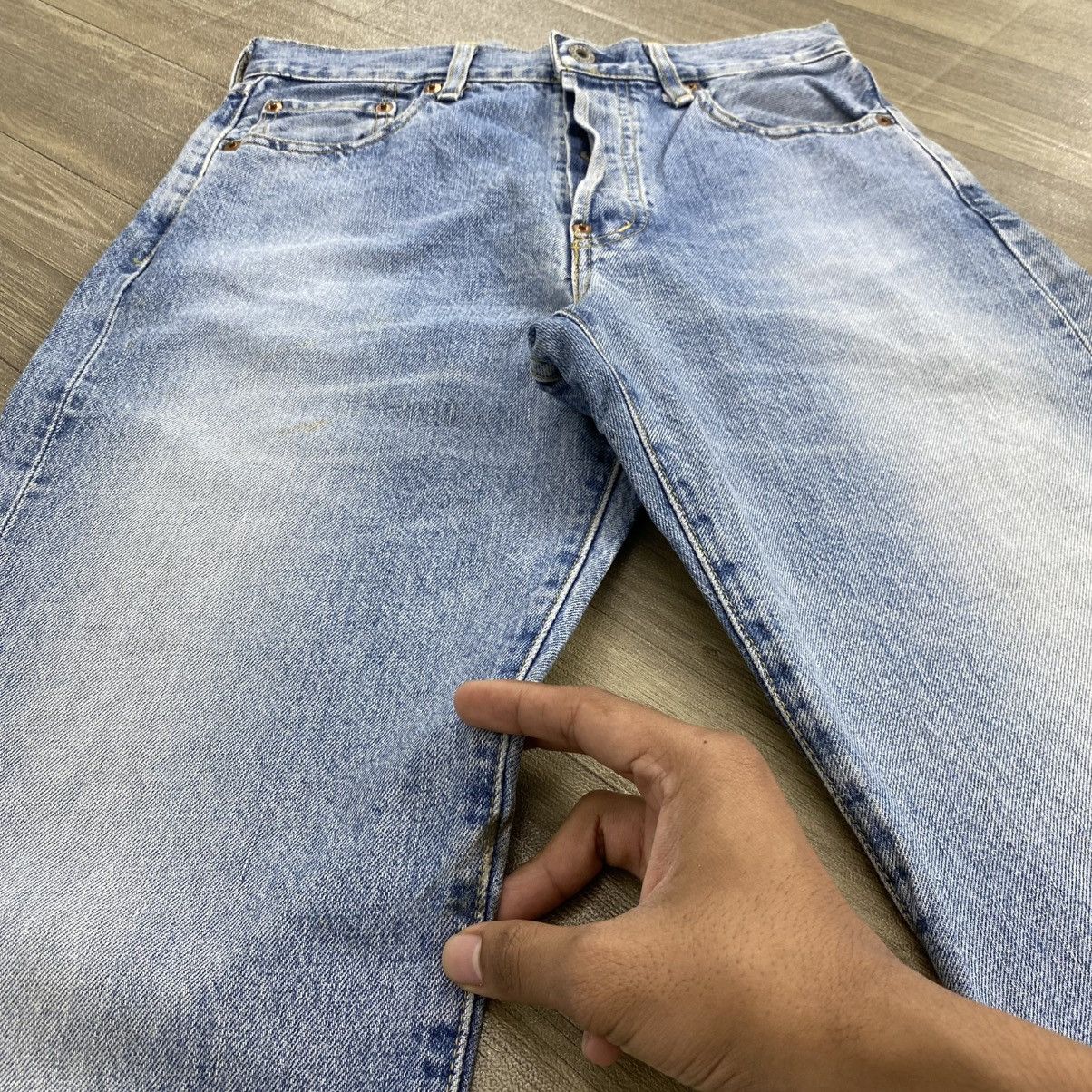 Levi's Vintage Clothing 🇯🇵 1990s Vintage Levis 702xx Selvedge Buckle Back Faded Jeans Size US 30 / EU 46 - 23 Thumbnail