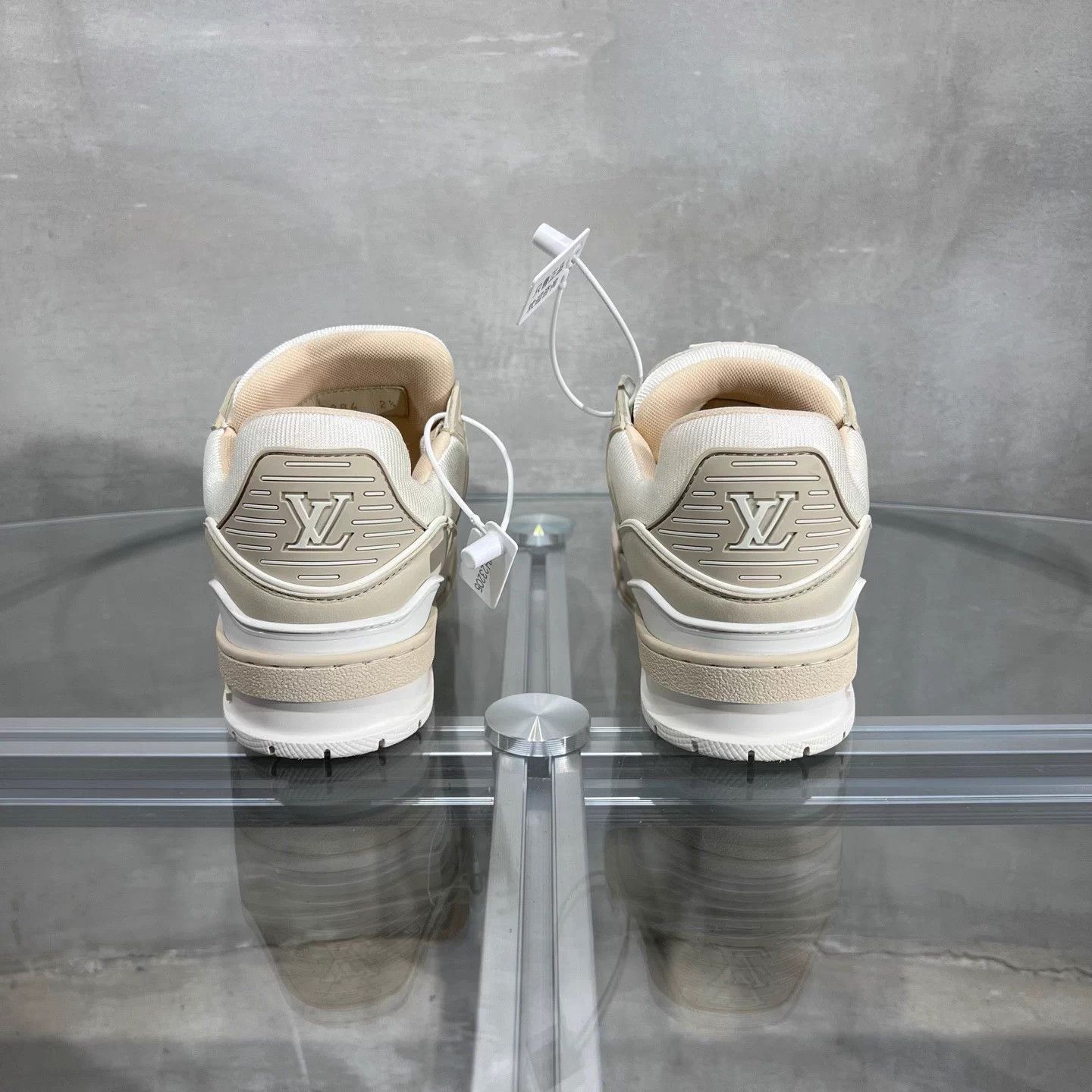 Louis Vuitton LV Trainer White Gray UK2.5 36.5 Size US 5.5 / IT 35.5 - 6 Thumbnail