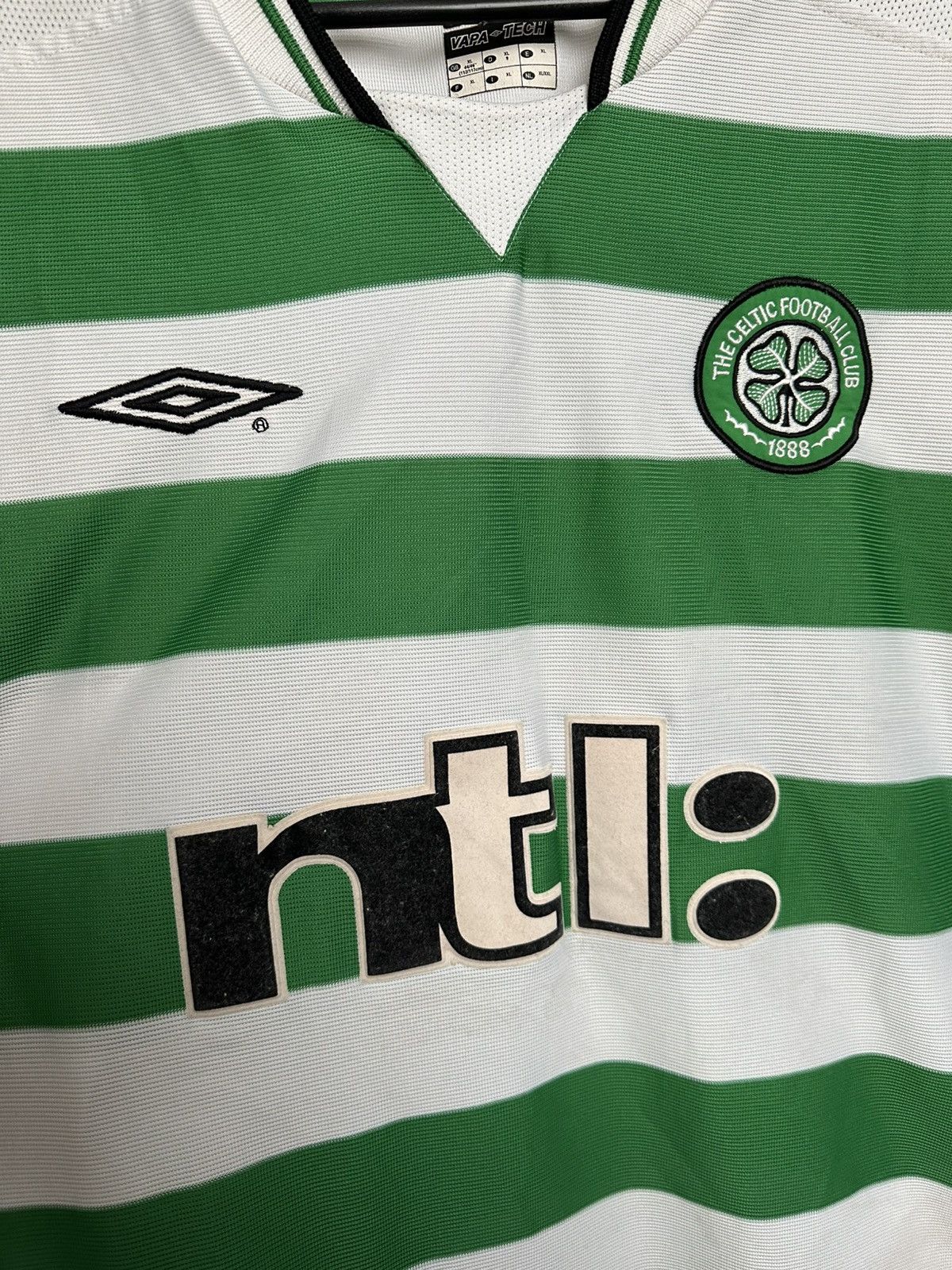 Umbro 2002/2003 Umbro Celtic FC Soccer Jersey T-Shirt Vintage Size US XL / EU 56 / 4 - 6 Thumbnail