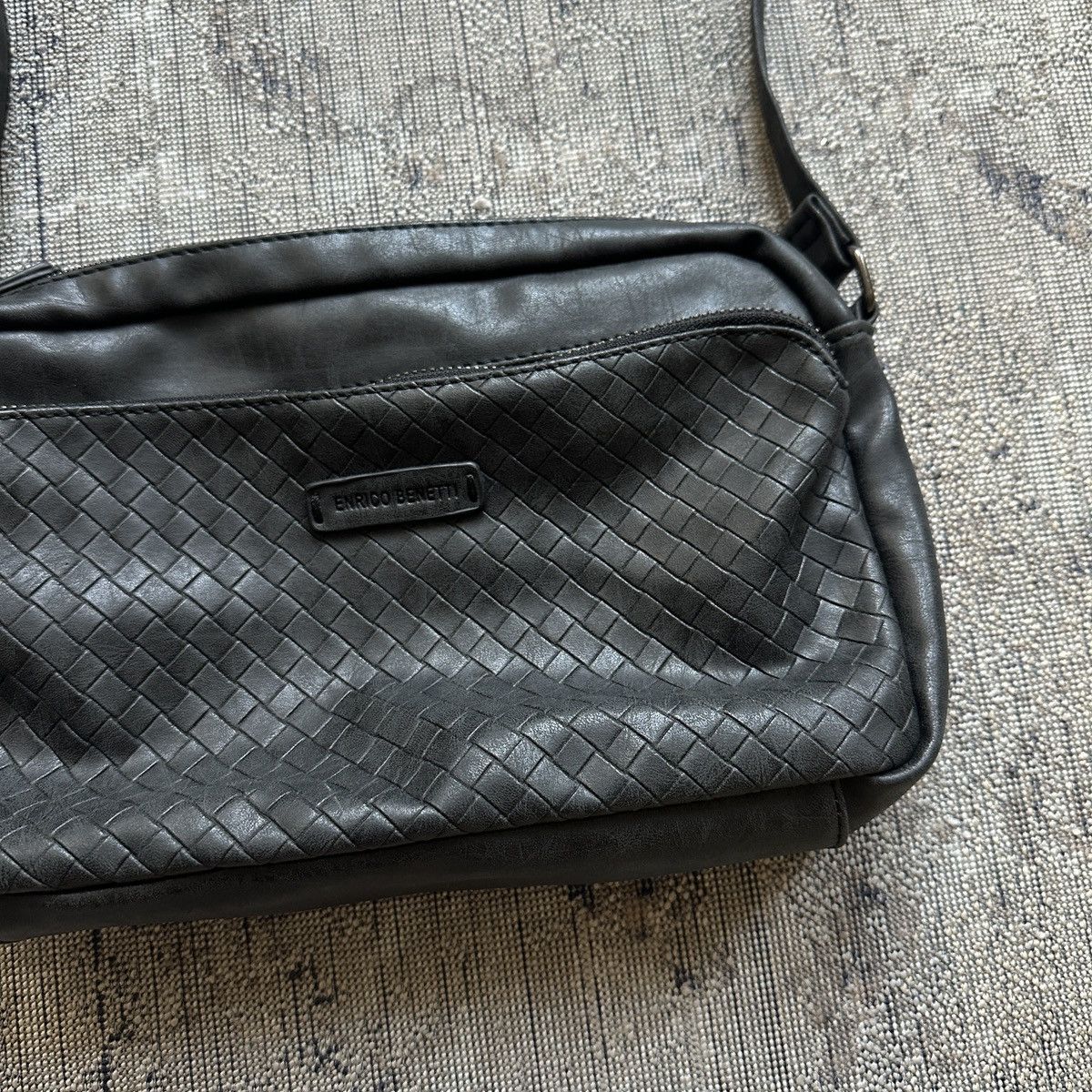 Enrico Bennetti Leather Crossbody Bag