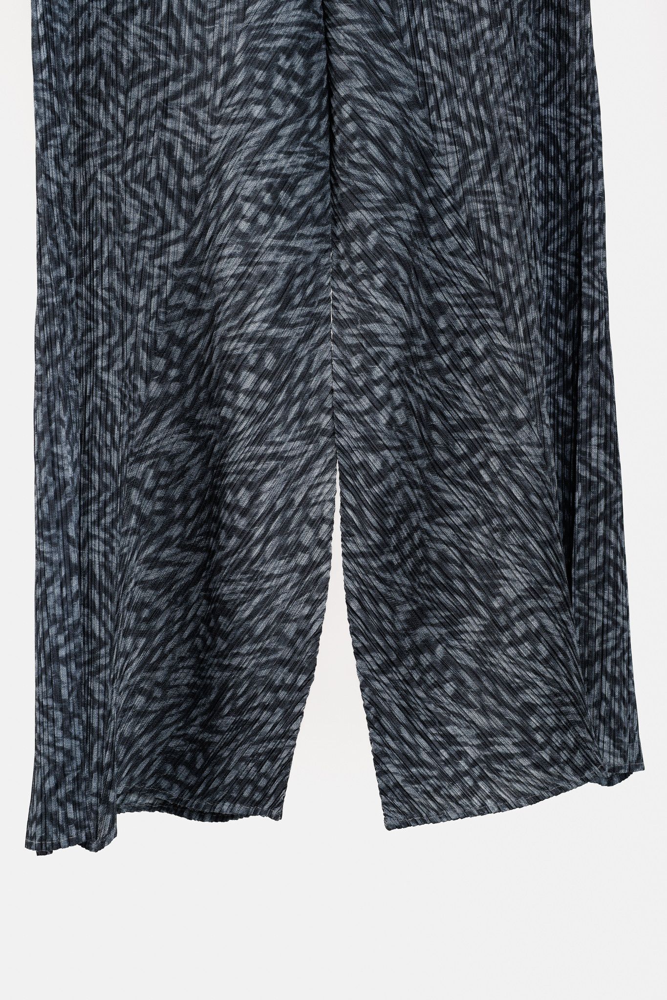 Issey Miyake × Pleats Please Issey Miyake Issey Miyake Pleats Please Grey Printed Belbottom Pants Size 27" / US 4 / IT 40 - 5 Thumbnail
