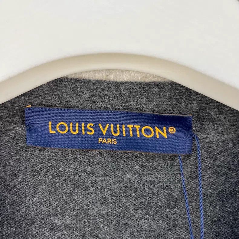 Louis Vuitton Louis Vuitton SS23 Logo panel V-neck single-breasted long- Size US S / EU 44-46 / 1 - 4 Thumbnail