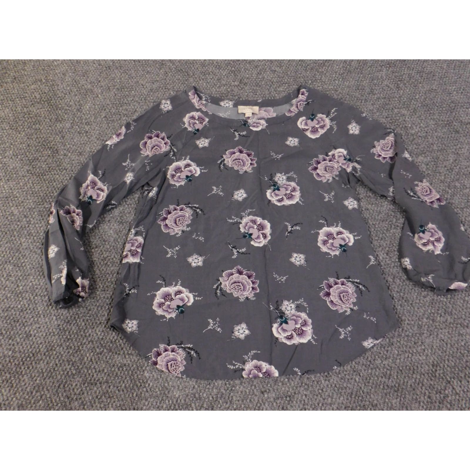 Loft LOFT Blouse Womens M Floral Henley Long Sleeve Gray Rayon Casual Shirt Womens Regular M Gray Floral Henley Long Sleeve LOFT Blouse Easter? Size M / US 6-8 / IT 42-44 - 3 Thumbnail