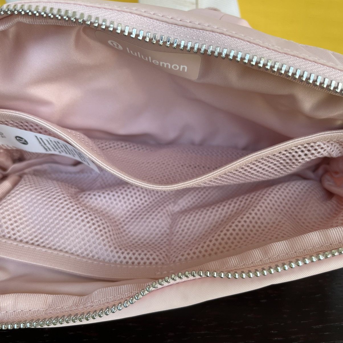 Lululemon Everywhere Belt Bag Size ONE SIZE - 6 Thumbnail