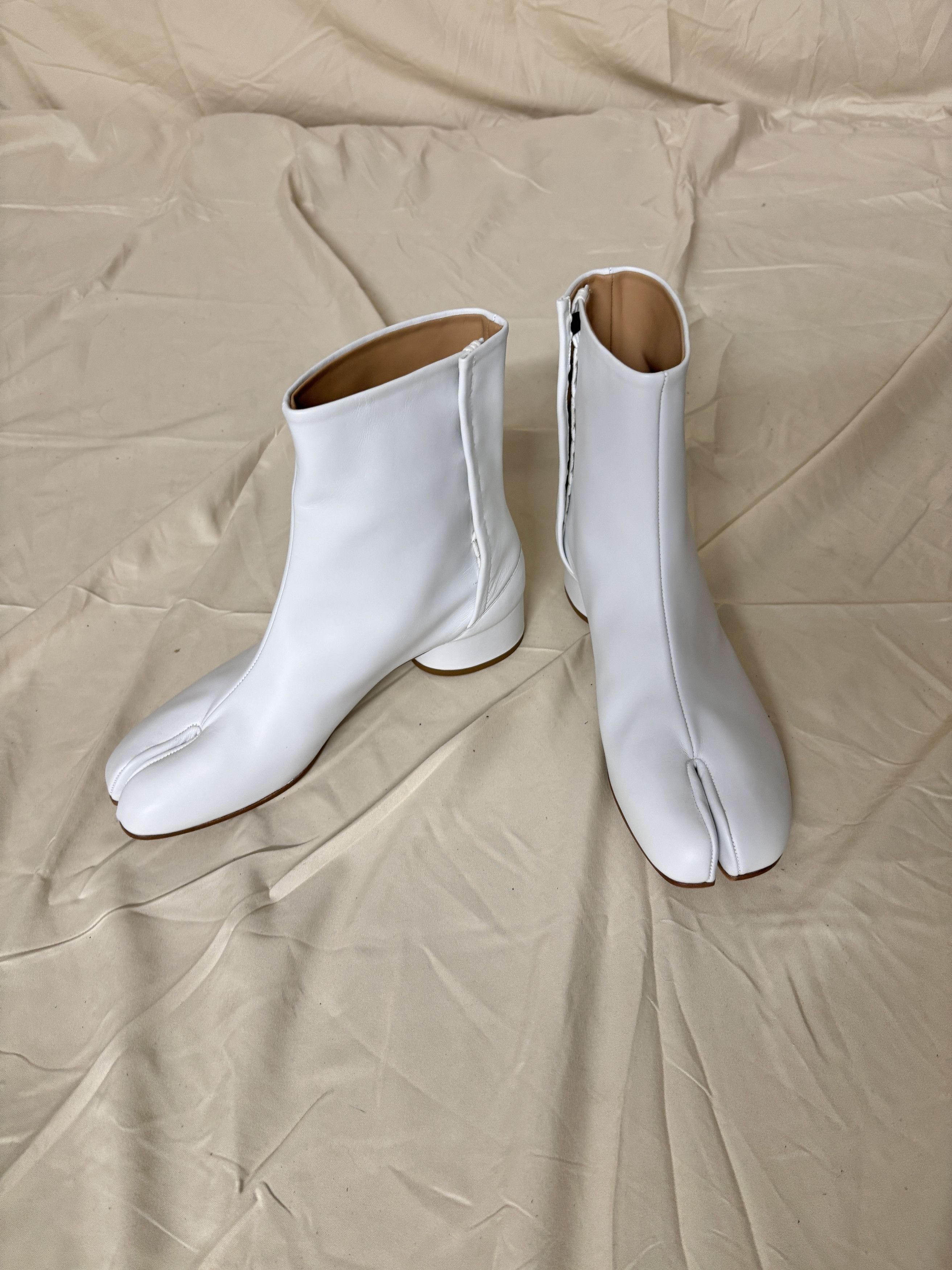 Maison Margiela Margiela white tabi boot Size US 10 / IT 40 - 2 Thumbnail