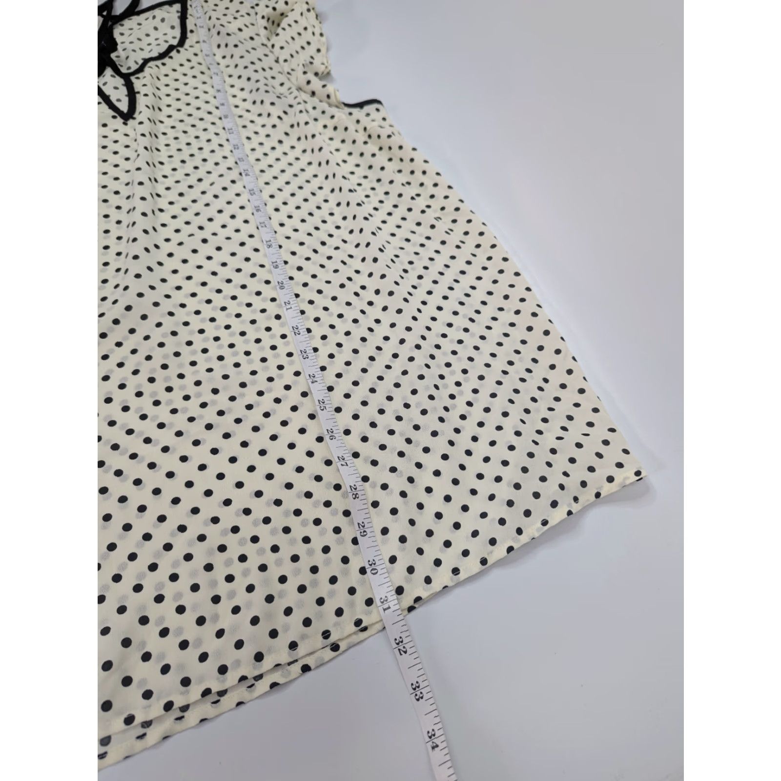 Torrid **Womens Ivory Plus Size 4 Polka Dot Flutter Sleeve Blouse** User: **Torrid Womens Ivory Plus Size 4 Polka Dot Flutter Sleeve Blouse** Size S / US 4 / IT 40 - 3 Thumbnail