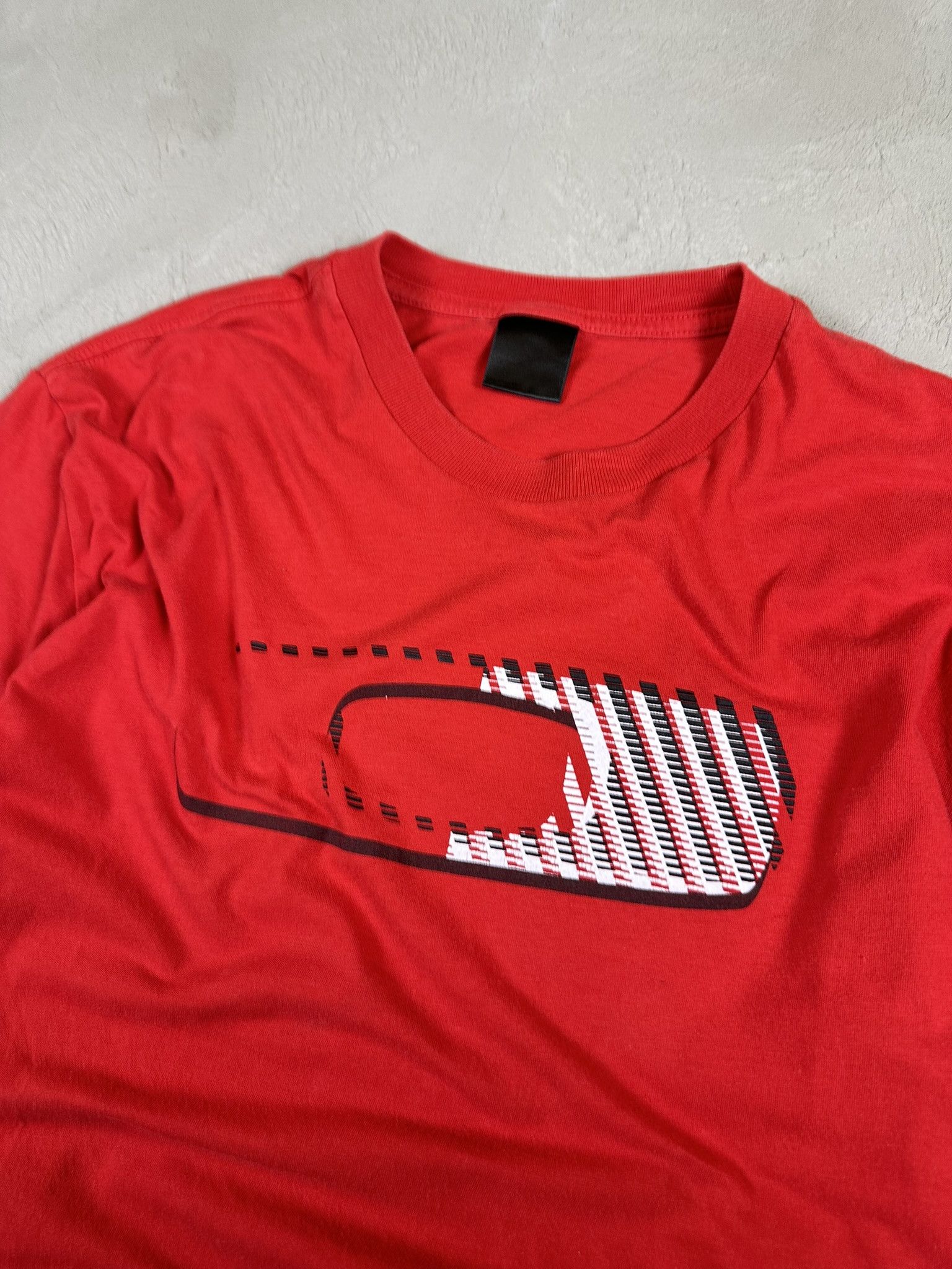 Oakley Vintage Y2k Oakley Circle Logo T-shirt Size US M / EU 48-50 / 2 - 8 Thumbnail