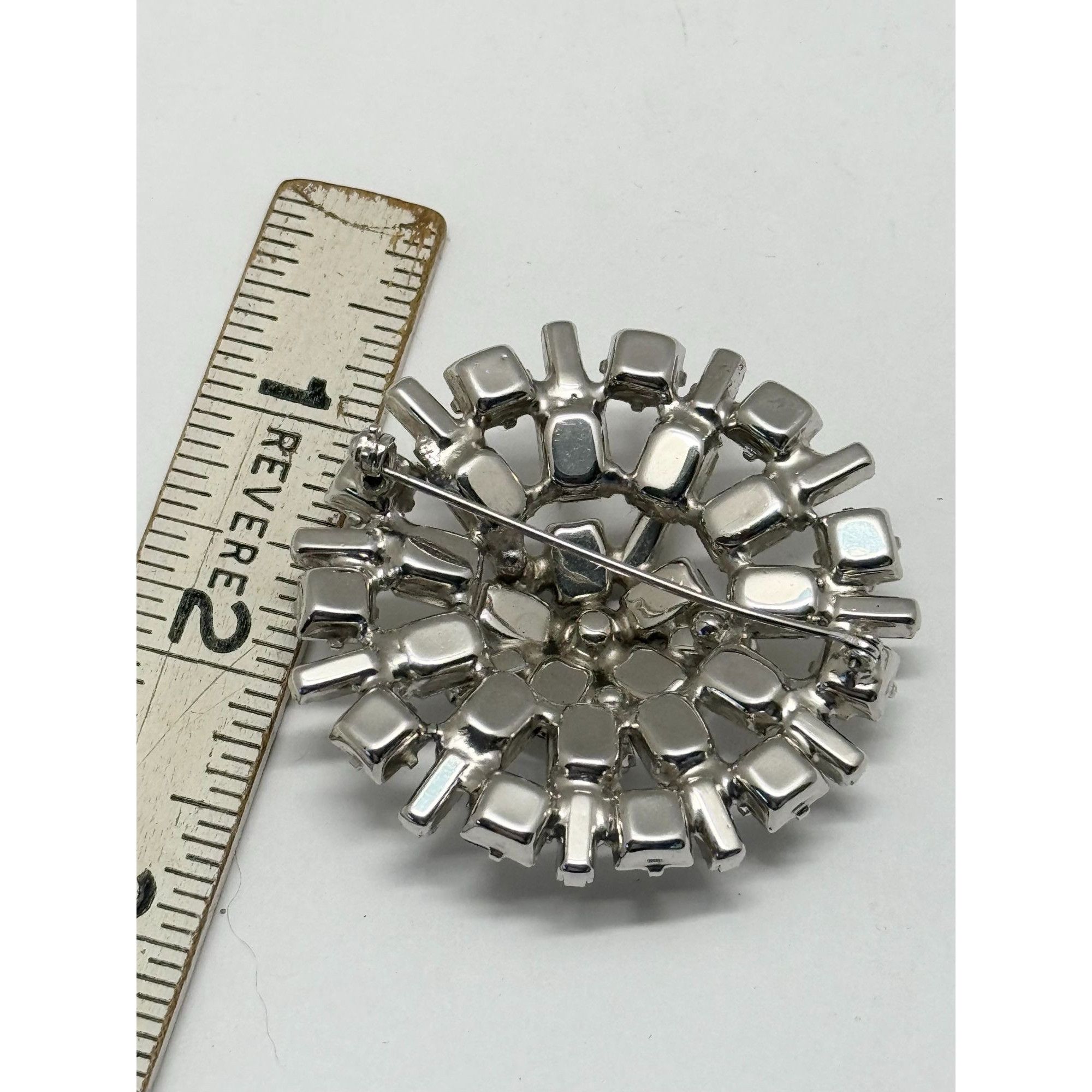 Vintage Vintage round glass rhinestone brooch pin Size ONE SIZE - 4 Thumbnail