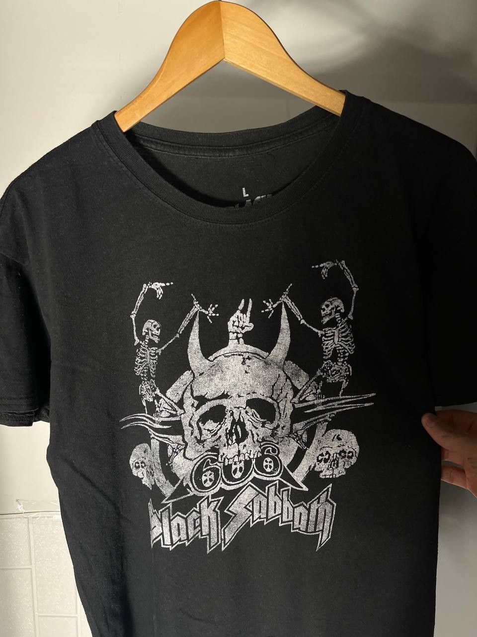 Band Tees VINTAGE BLACK SABBATH TOUR ROCK T-SHIRT METAL PUNK Y2K 90s Size US L / EU 52-54 / 3 - 7 Thumbnail