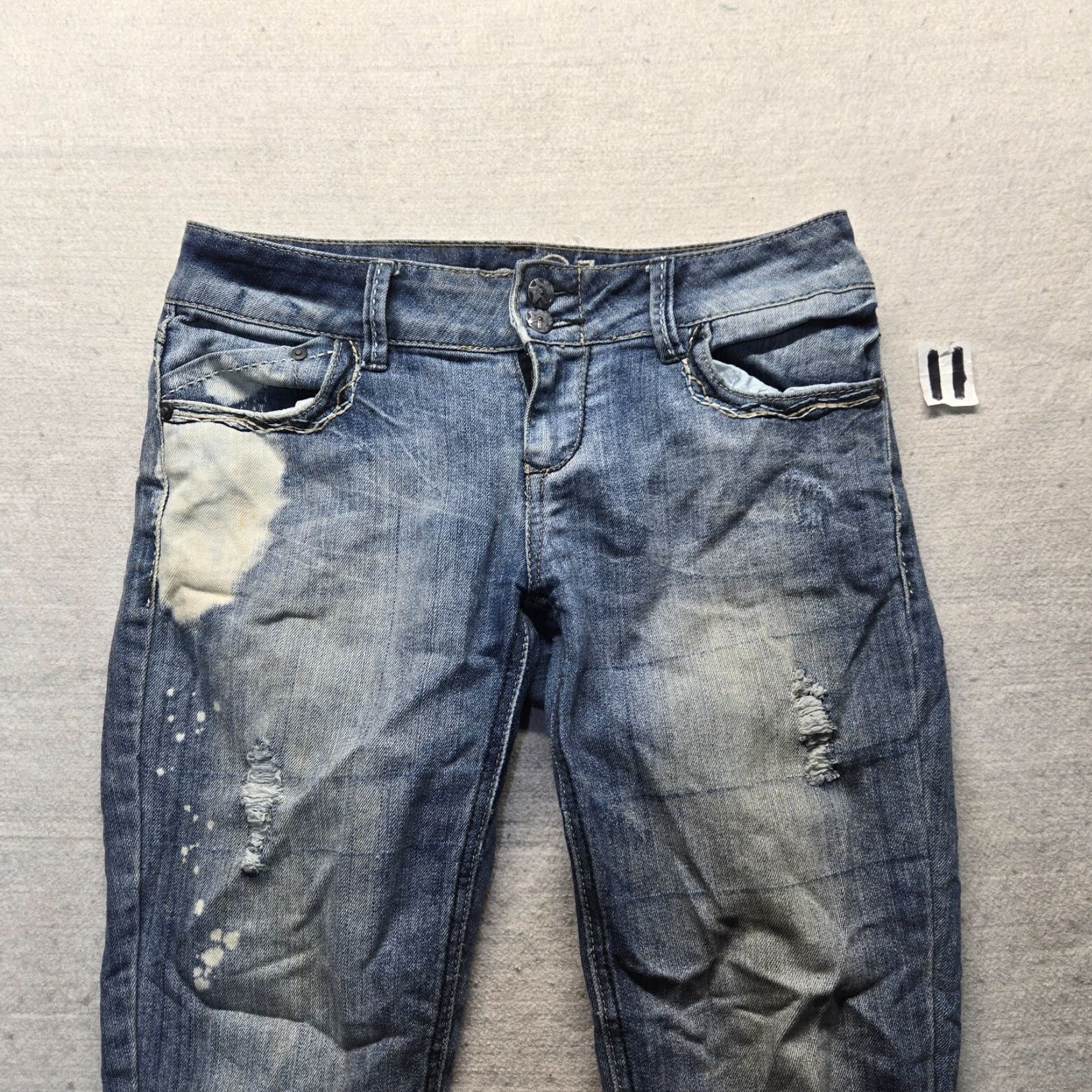 Vintage Rue 21 Jeans Capri Blue Distressed Embroidered Pockets Denim Stretch Button Low Rise Size 6 Women’s Size 28" / US 6 / IT 42 - 2 Thumbnail