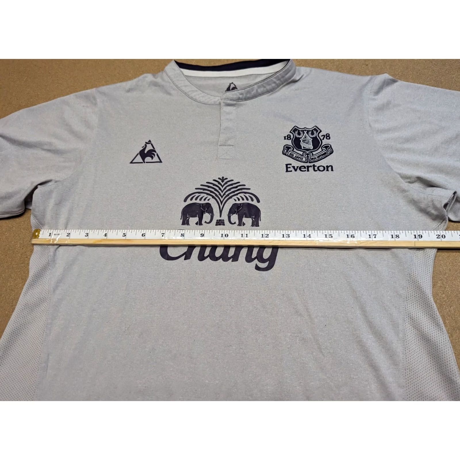 Le Coq Sportif Le Coq Sportif Everton Football Jersey 2011-2012 Mens Size 40 Medium Third Shirt Sports Mens Regular Gray 100% Polyester Moisture Wicking Size US L / EU 52-54 / 3 - 7 Thumbnail