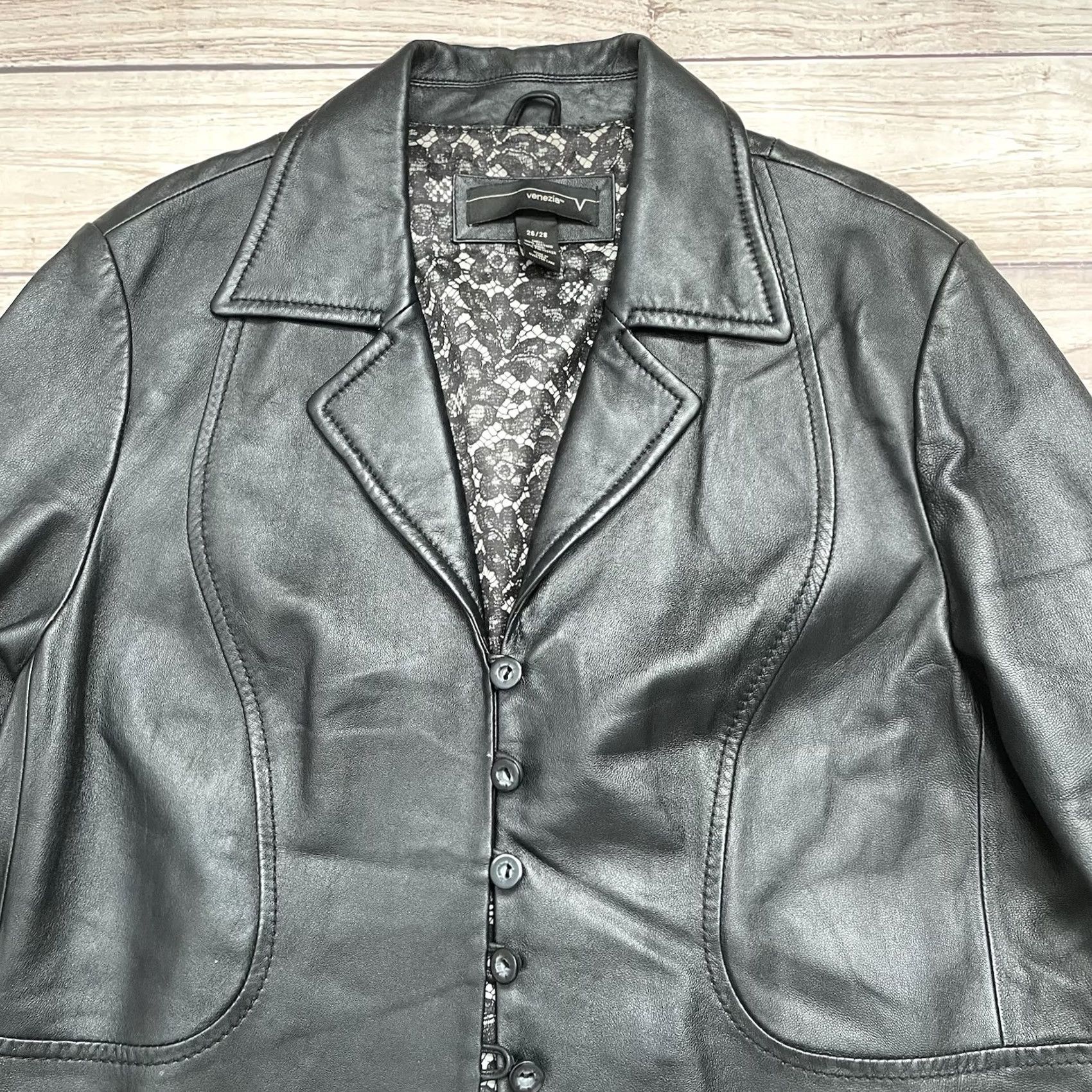 Vintage VINTAGE Venezia Women’s Coat Jacket Leather Black Lined 26-28 Plus Wool? Polyester Lining Motorcyc le Theme Casual Winter 1990s Womens Size 4XL / US 24-26 - 2 Thumbnail