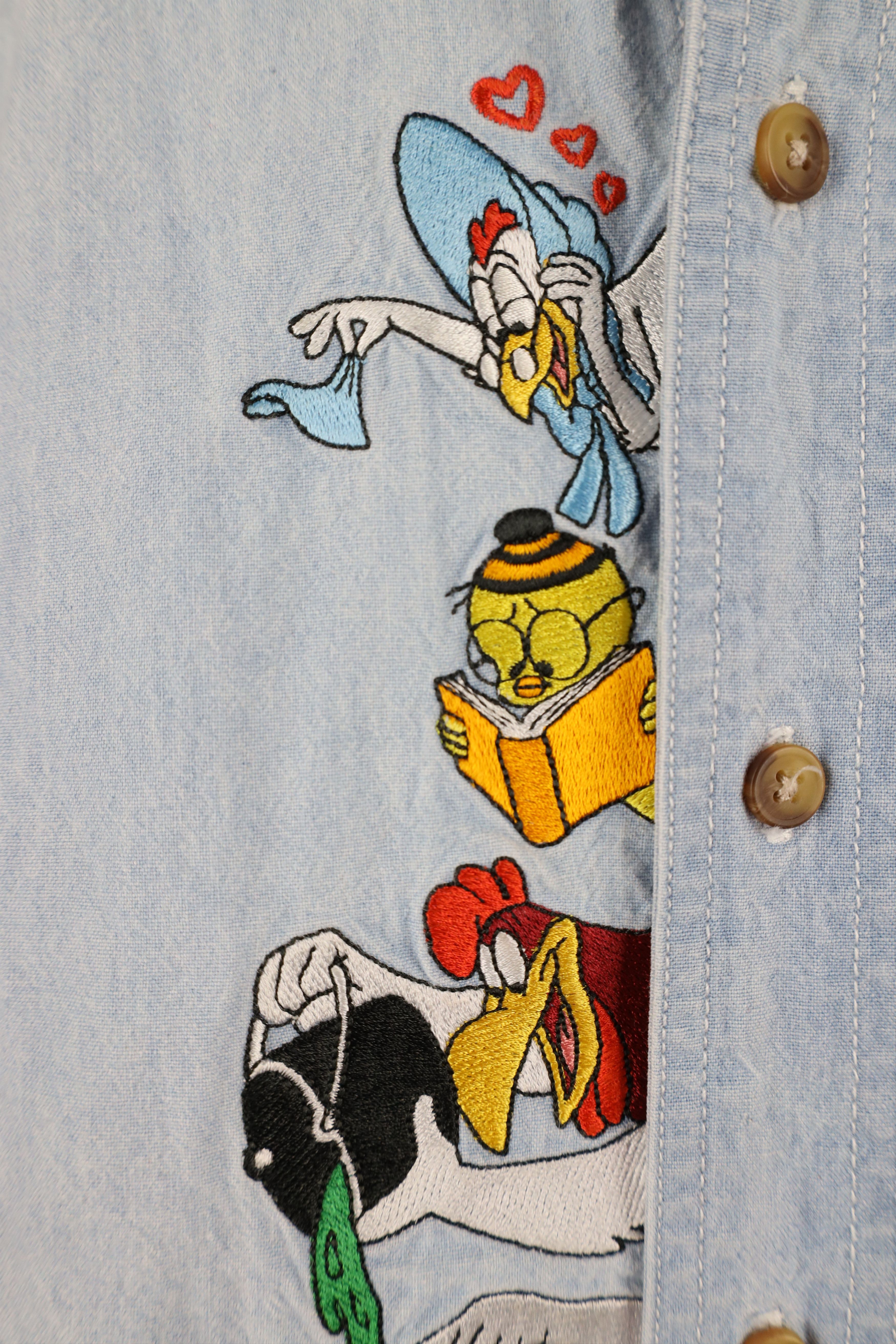 Vintage Vintage 90s Looney Tunes Cartoon Denim Button Shirt Blue Size US S / EU 44-46 / 1 - 7 Thumbnail